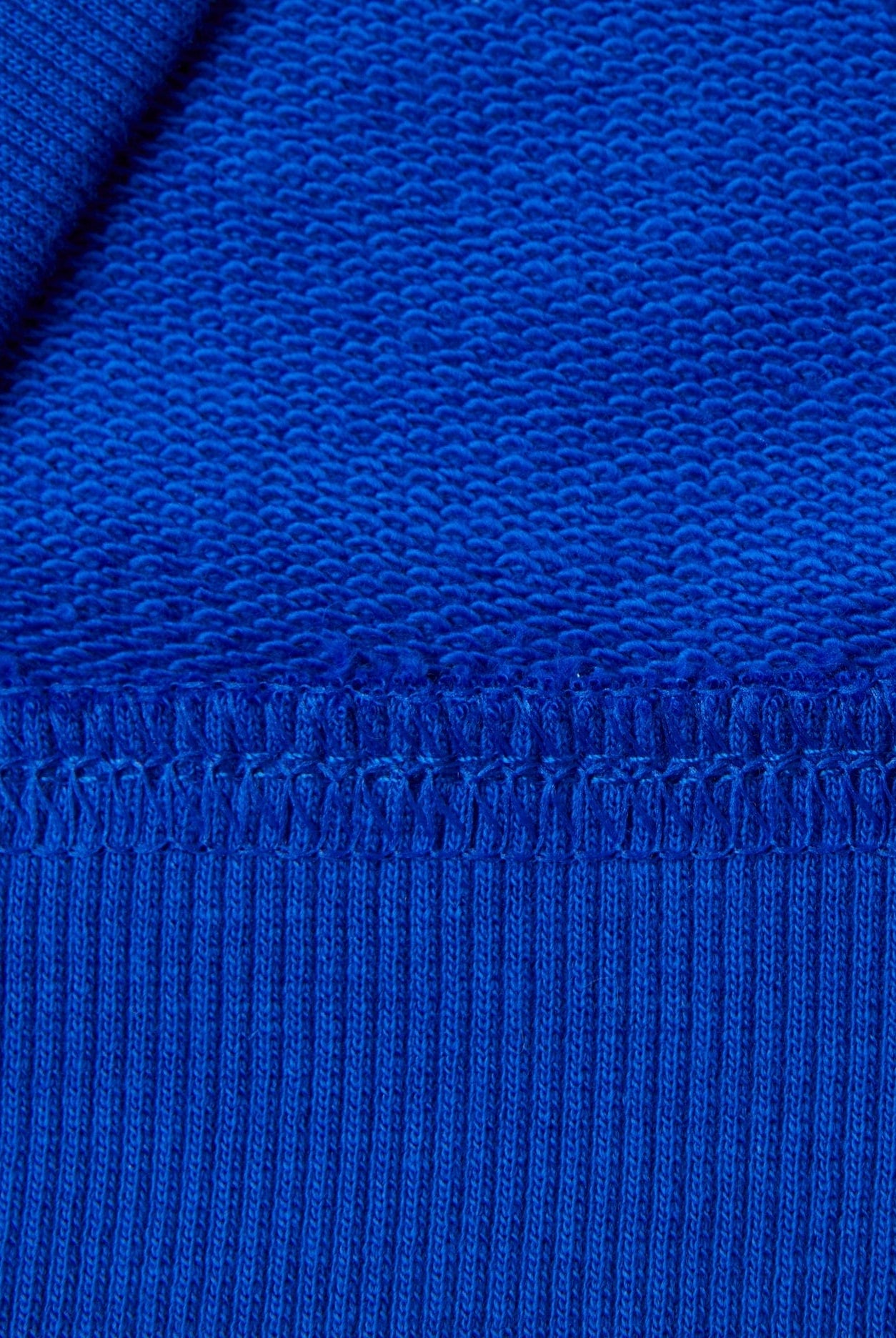 يونايتد كولورز اوف بينيتون سويت شيرت اولادي بياقة دائرية أكمام طويلة وطباعة أمامية