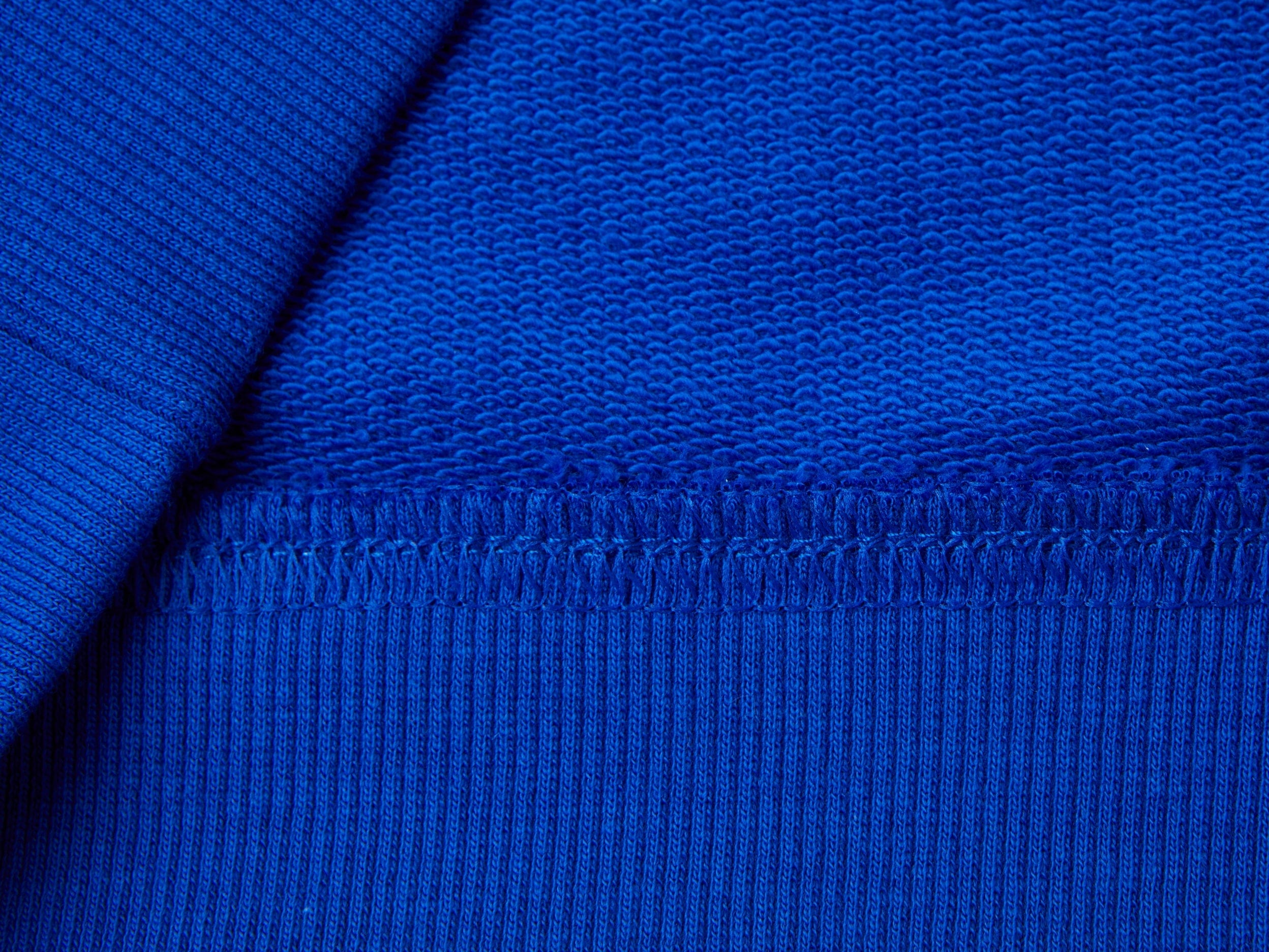 يونايتد كولورز اوف بينيتون سويت شيرت اولادي بياقة دائرية أكمام طويلة وطباعة أمامية