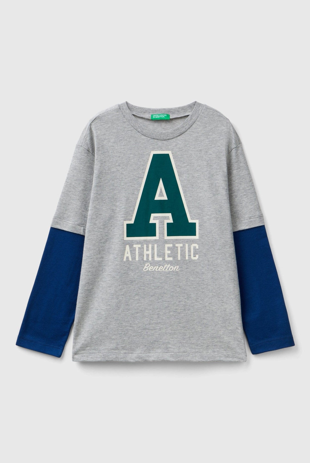 يونايتد كولورز اوف بينيتون تي شيرت اولادي بياقة دائرية كم طويل مع شعار على الصدر