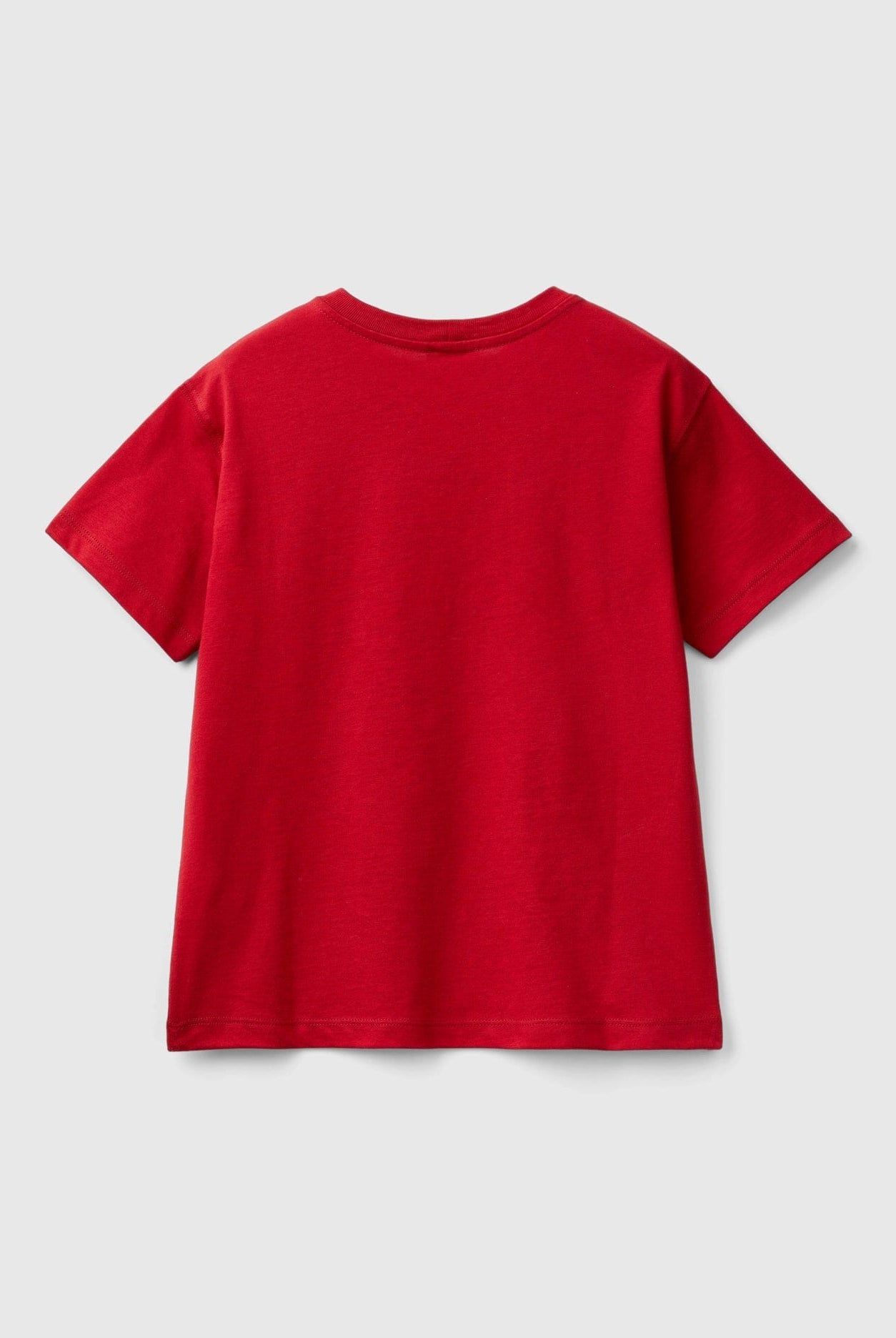 يونايتد كولورز اوف بينيتون تي شيرت اولادي قصير الأكمام مزين بشعار ملون على الصدر