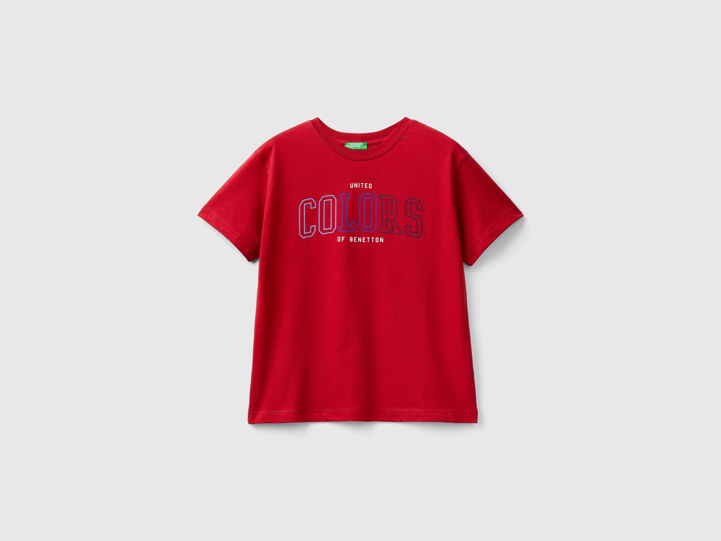 يونايتد كولورز اوف بينيتون تي شيرت اولادي قصير الأكمام مزين بشعار ملون على الصدر