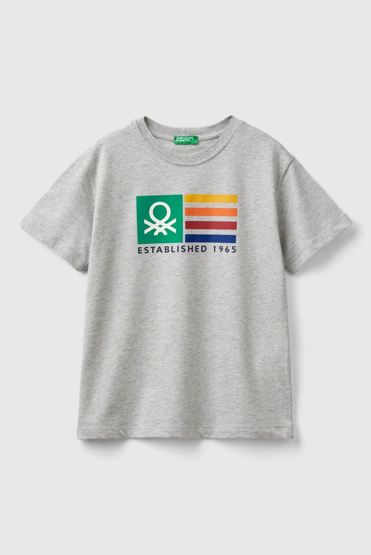 يونايتد كولورز اوف بينيتون تي شيرت اولادي قصير الأكمام مزين بشعار ملون على الصدر