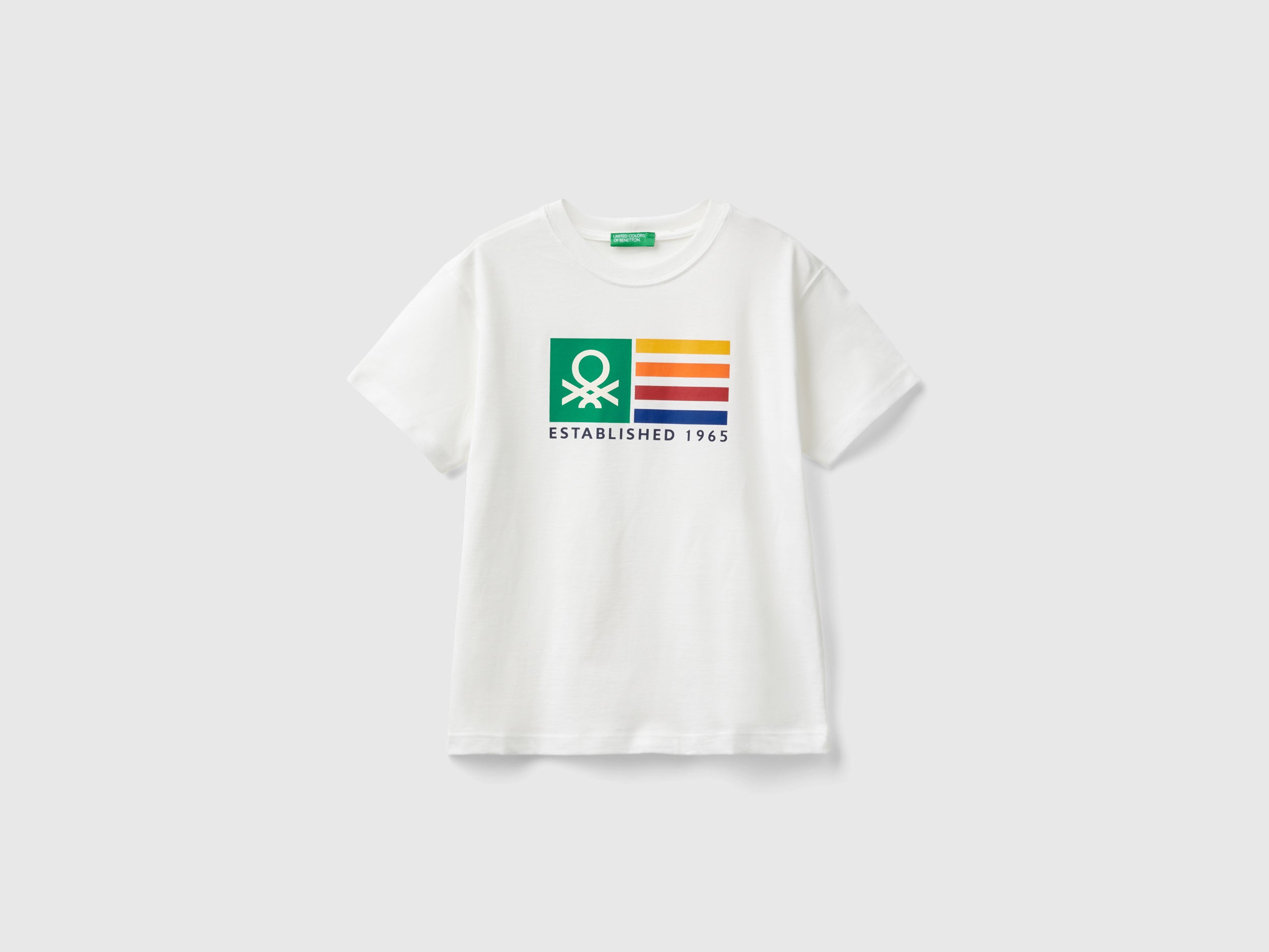 يونايتد كولورز اوف بينيتون تي شيرت اولادي قصير الأكمام مزين بشعار ملون على الصدر