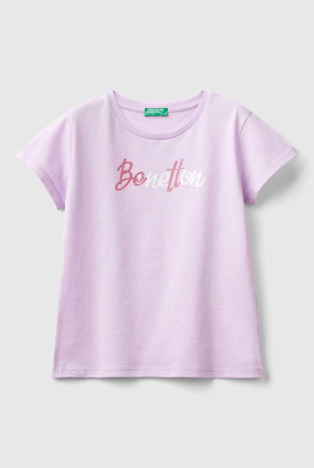 يونايتد كولورز اوف بينيتون تي شيرت بناتي بأكمام قصيرة وياقة دائرية مزين بشعار متعدد الألوان على الصدر