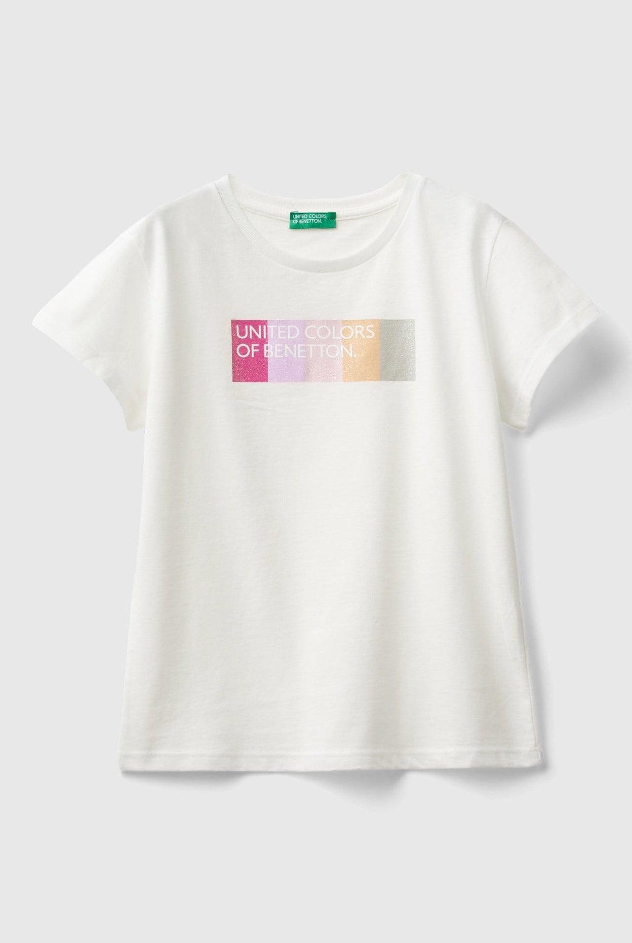 يونايتد كولورز اوف بينيتون تي شيرت بناتي بأكمام قصيرة وياقة دائرية مزين بشعار متعدد الألوان على الصدر