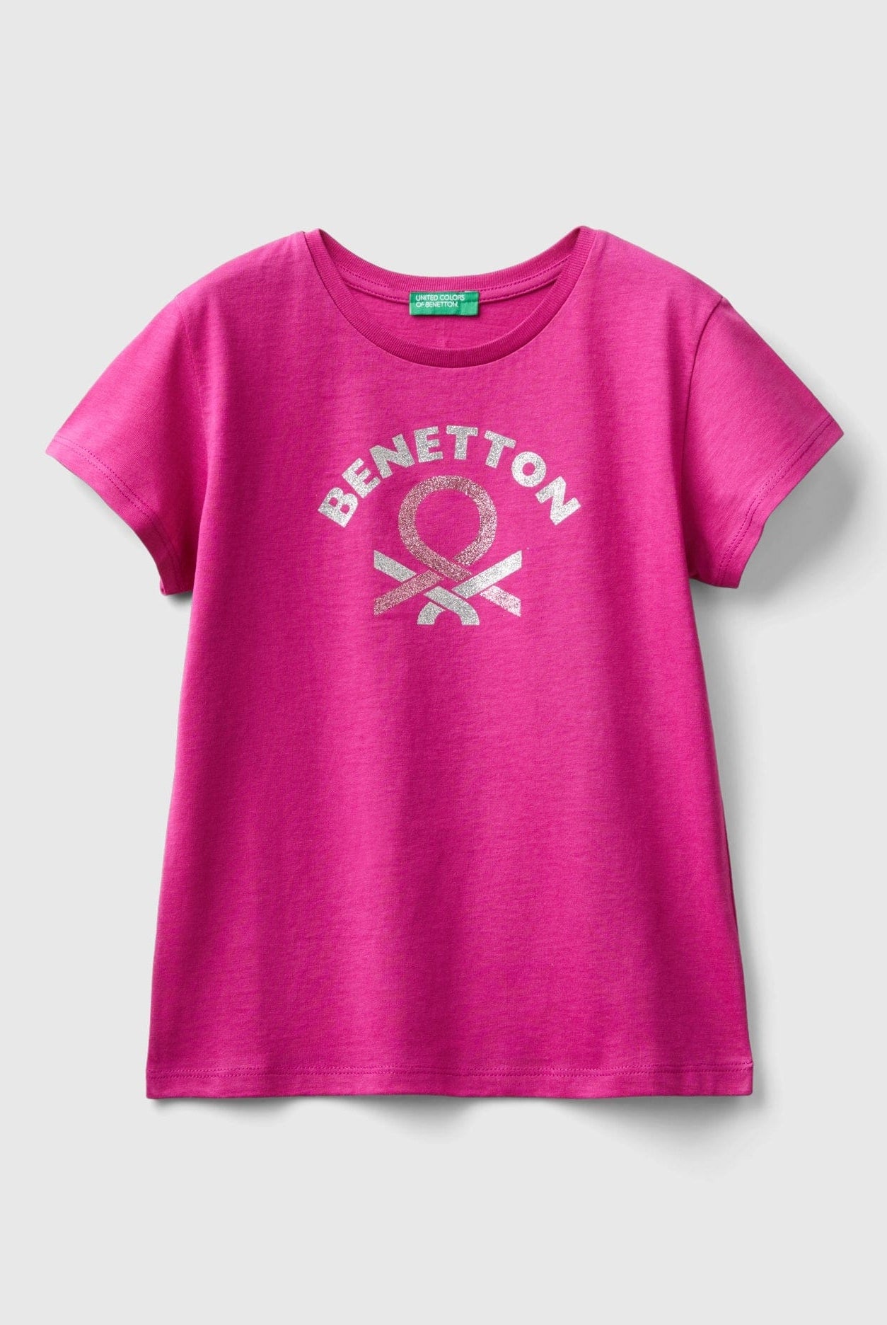 يونايتد كولورز اوف بينيتون تي شيرت بناتي بأكمام قصيرة وياقة دائرية مزين بشعار متعدد الألوان على الصدر