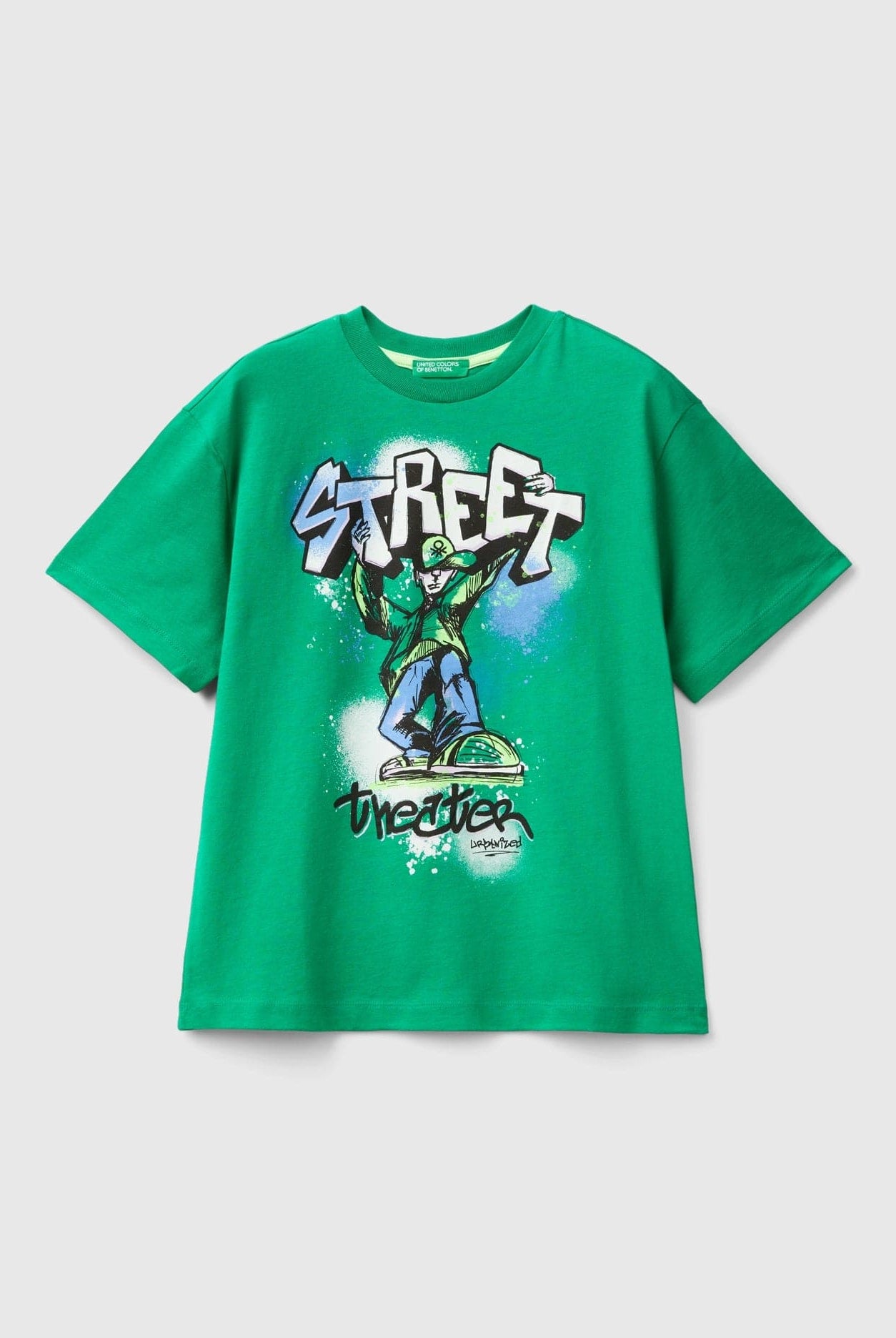 يونايتد كولورز اوف بينيتون تي شيرت اولادي بأكمام قصيرة بياقة دائرية وطباعة شعار جرافيتي