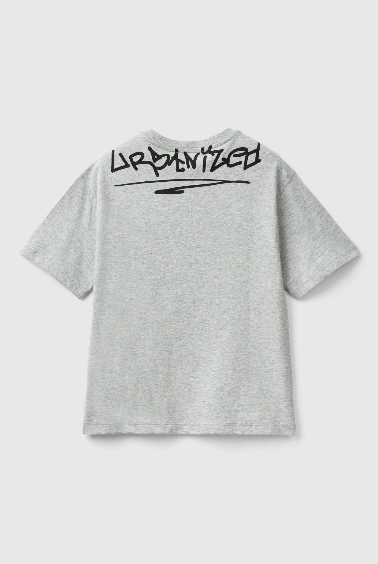 يونايتد كولورز اوف بينيتون تي شيرت اولادي بأكمام قصيرة بياقة دائرية وطباعة شعار جرافيتي