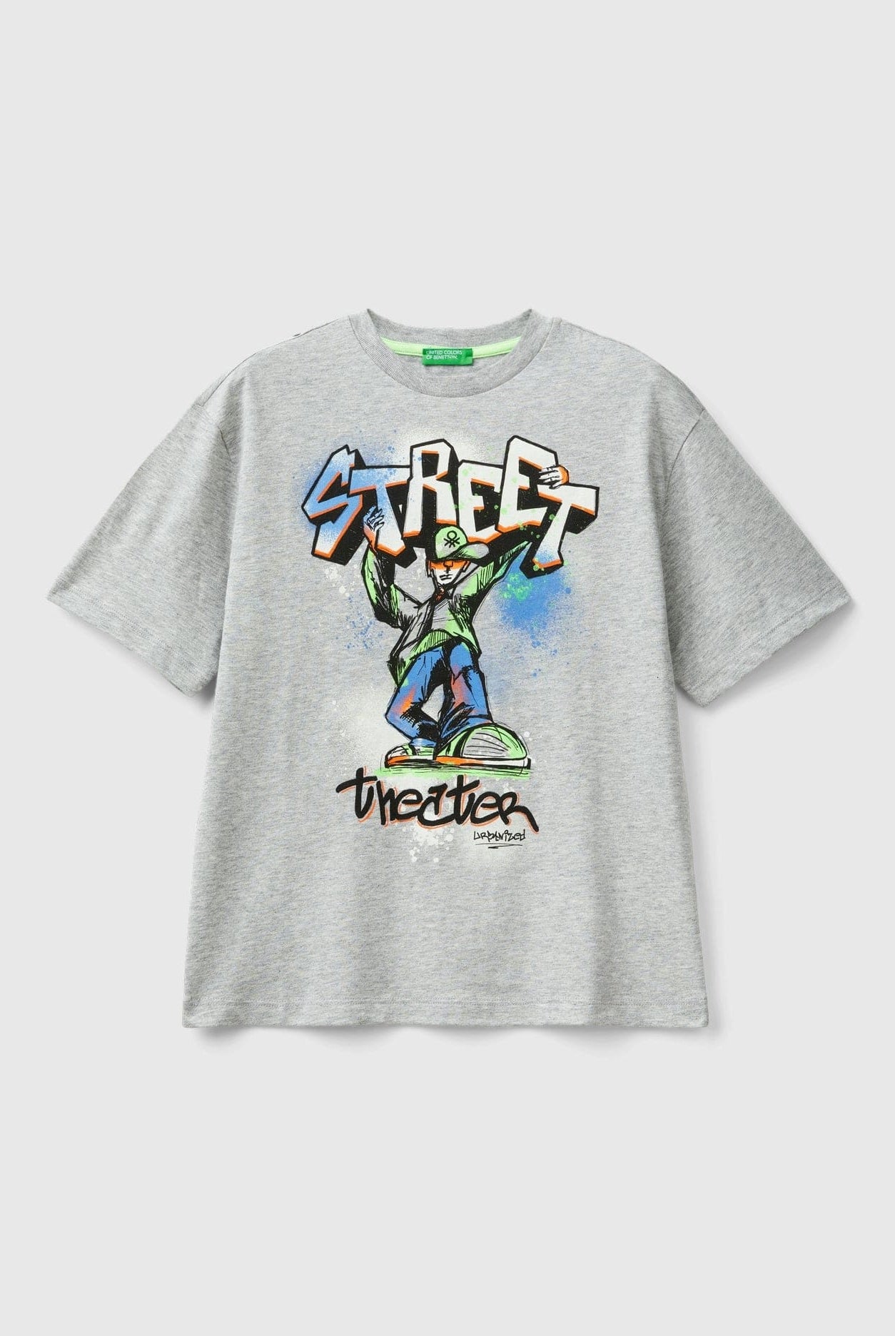 يونايتد كولورز اوف بينيتون تي شيرت اولادي بأكمام قصيرة بياقة دائرية وطباعة شعار جرافيتي