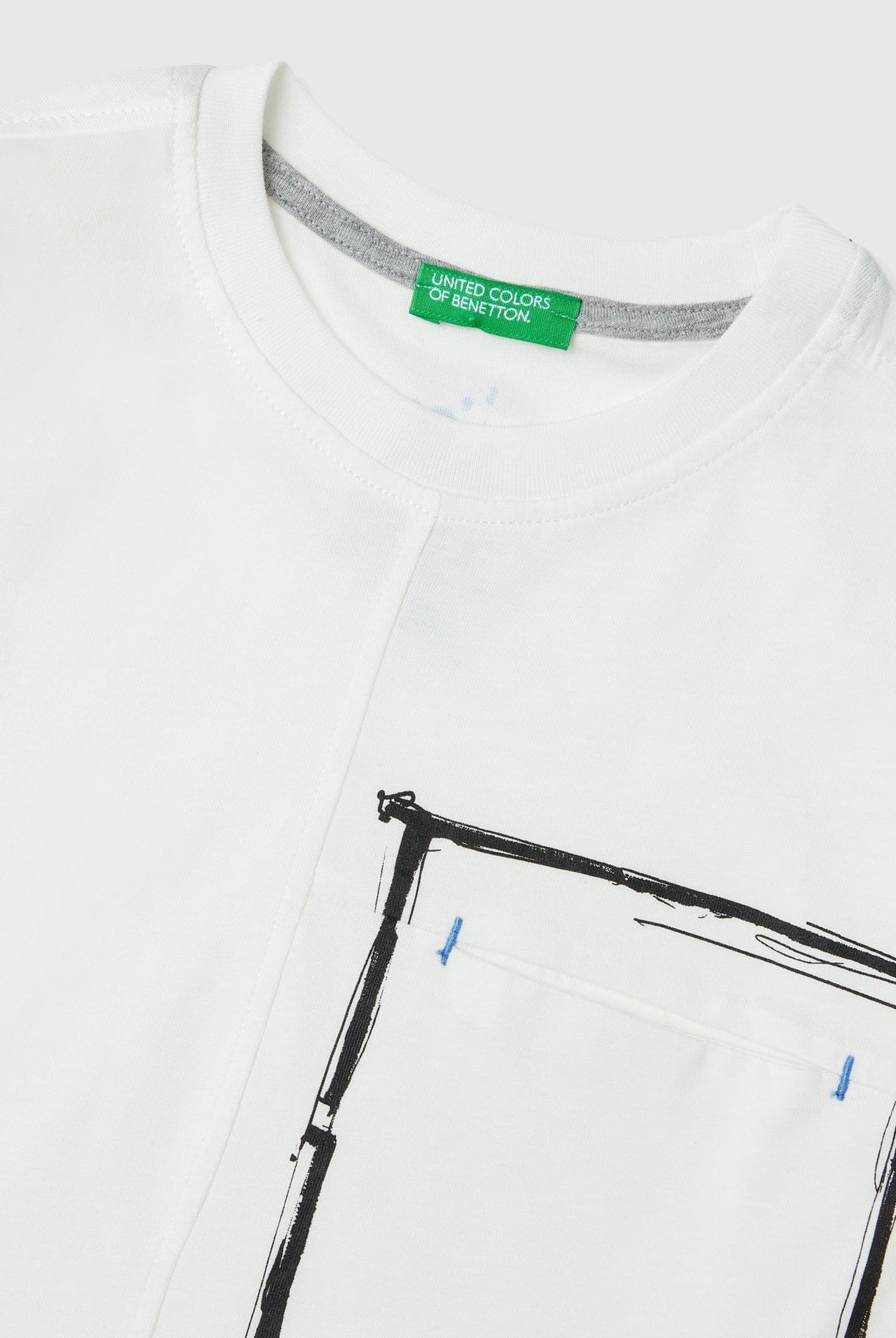 يونايتد كولورز اوف بينيتون تي شيرت اولادي بأكمام طويلة وياقة دائرية من قطن عضوي نقي