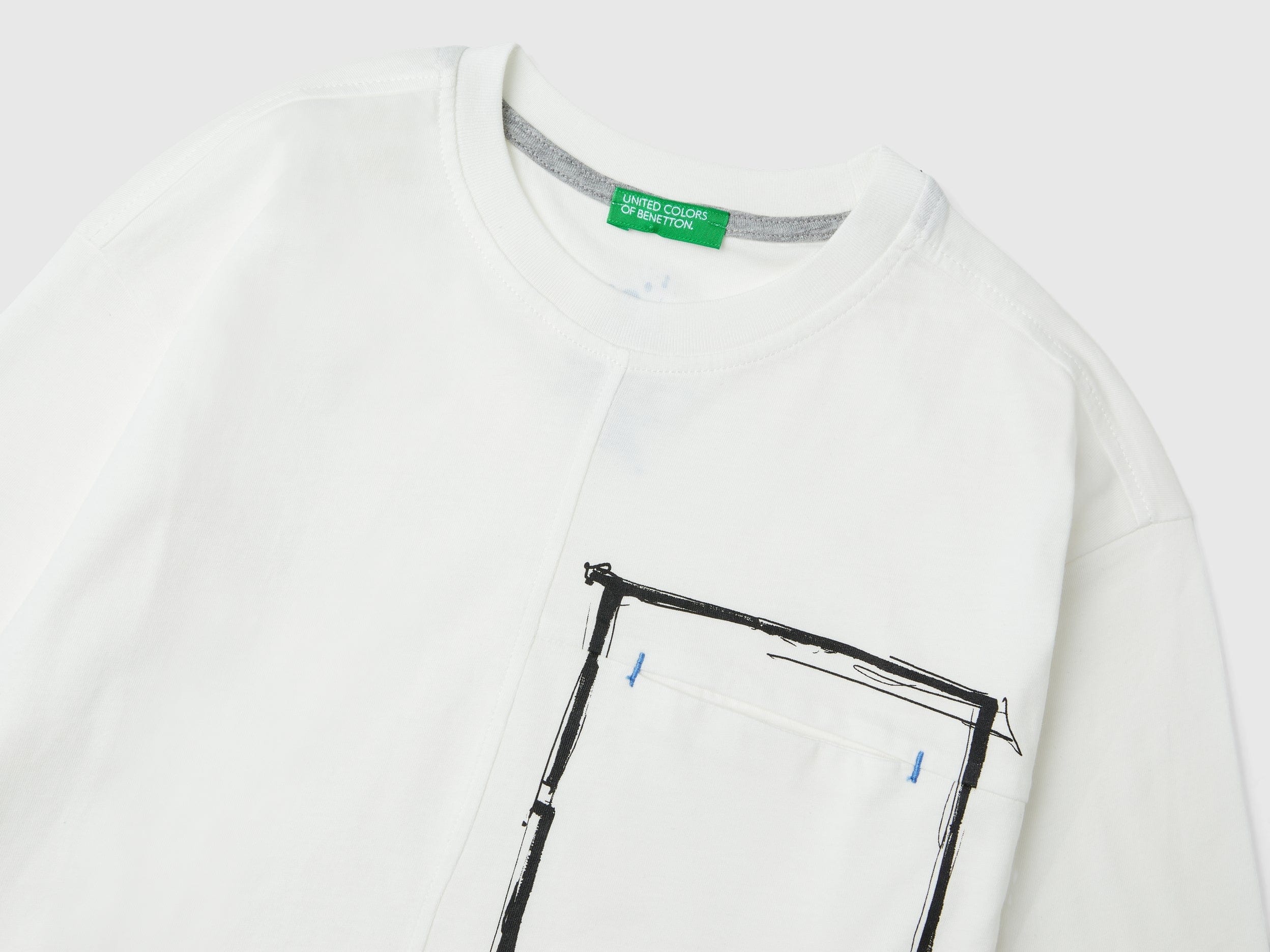 يونايتد كولورز اوف بينيتون تي شيرت اولادي بأكمام طويلة وياقة دائرية من قطن عضوي نقي
