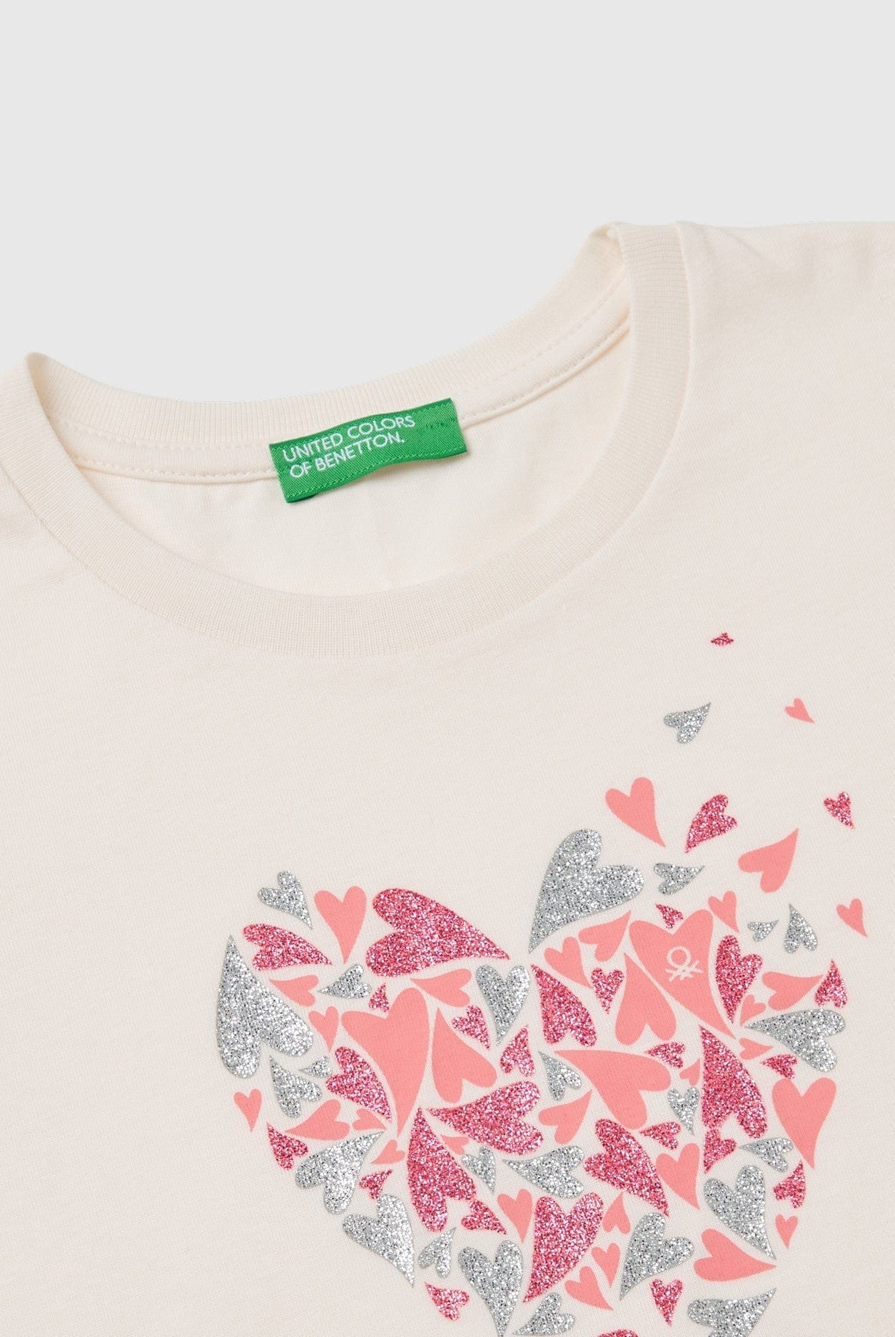 يونايتد كولورز اوف بينيتون تي شيرت بناتي بأكمام طويلة وياقة دائرية مزين بطباعة لامعة على الصدر