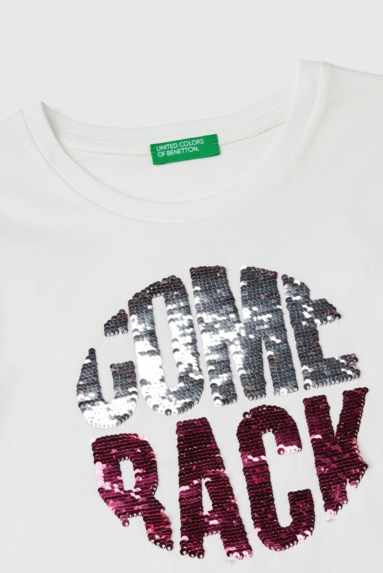 يونايتد كولورز اوف بينيتون تي شيرت بناتي بأكمام طويلة مع طباعة مرصعة بالترتر