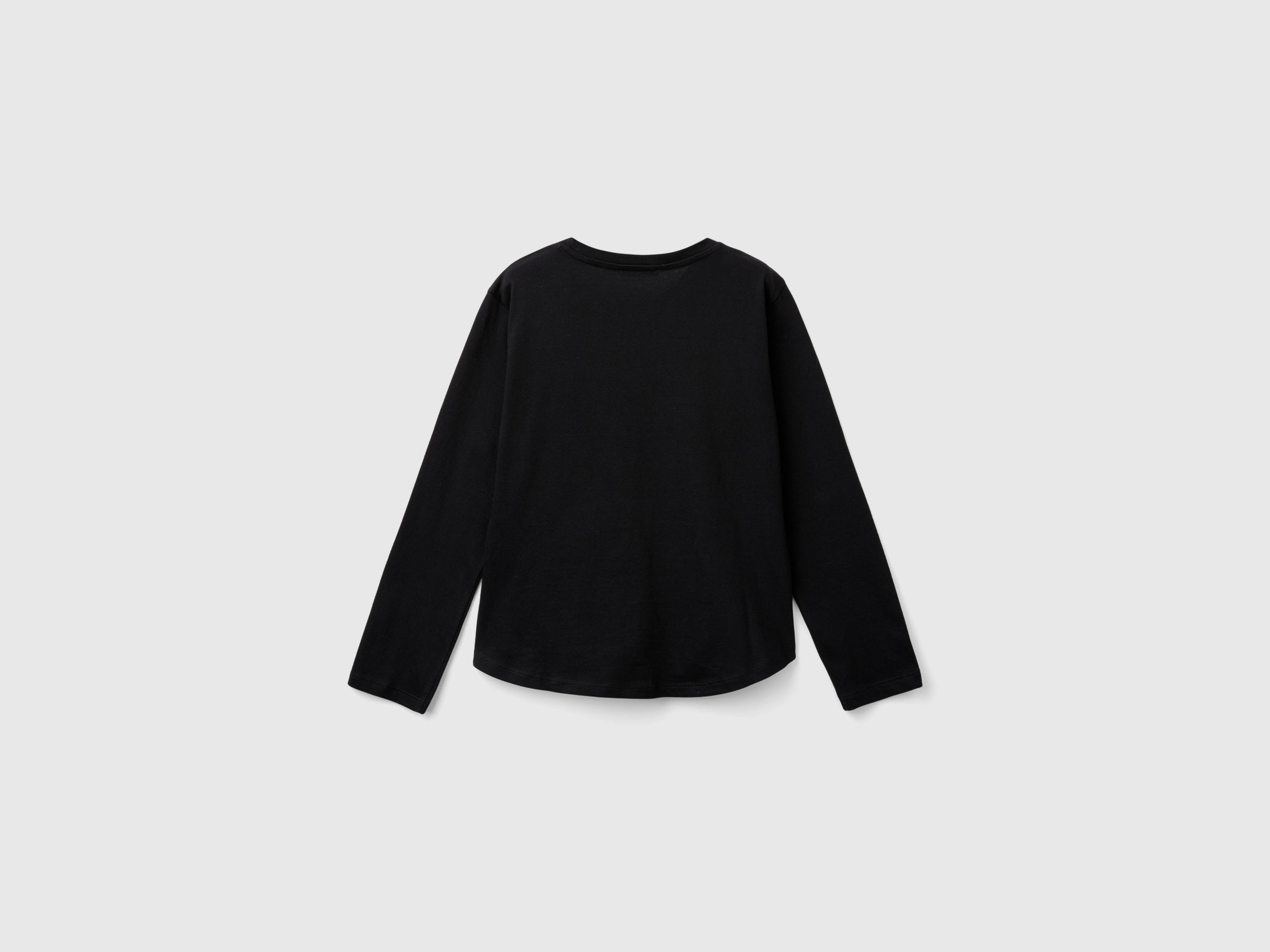 يونايتد كولورز اوف بينيتون تي شيرت بناتي بأكمام طويلة مع طباعة مرصعة بالترتر