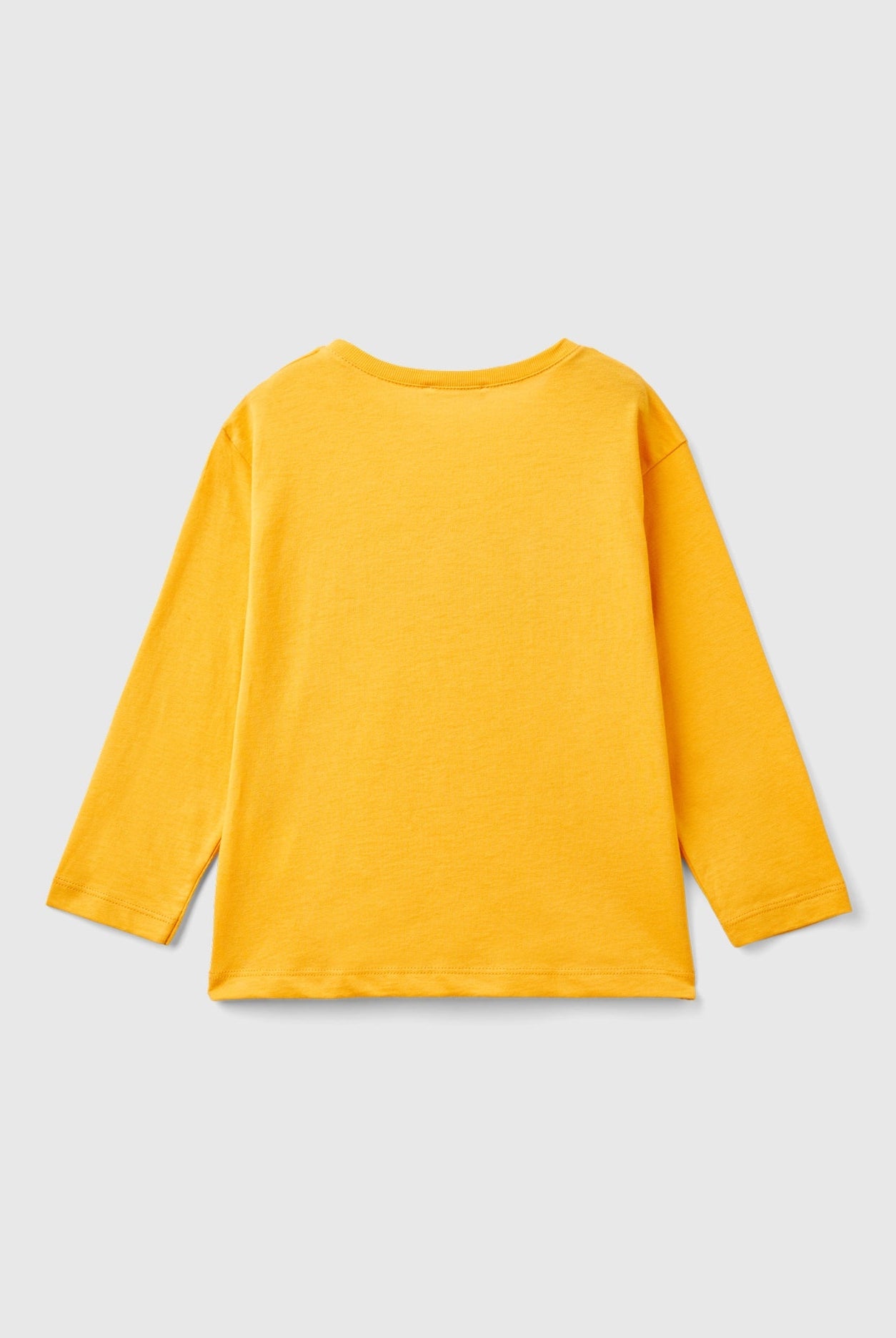 يونايتد كولورز اوف بينيتون تي شيرت اولادي بأكمام طويلة وياقة دائرية من قطن عضوي نقي