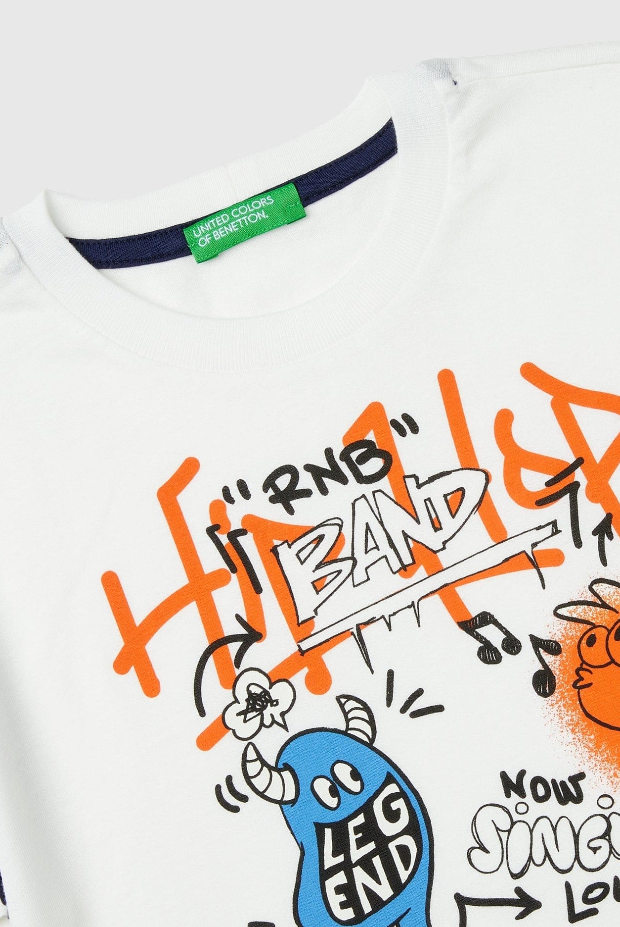 يونايتد كولورز اوف بينيتون تي شيرت اولادي بأكمام قصيرة بياقة دائرية وطباعة شعار جرافيتي