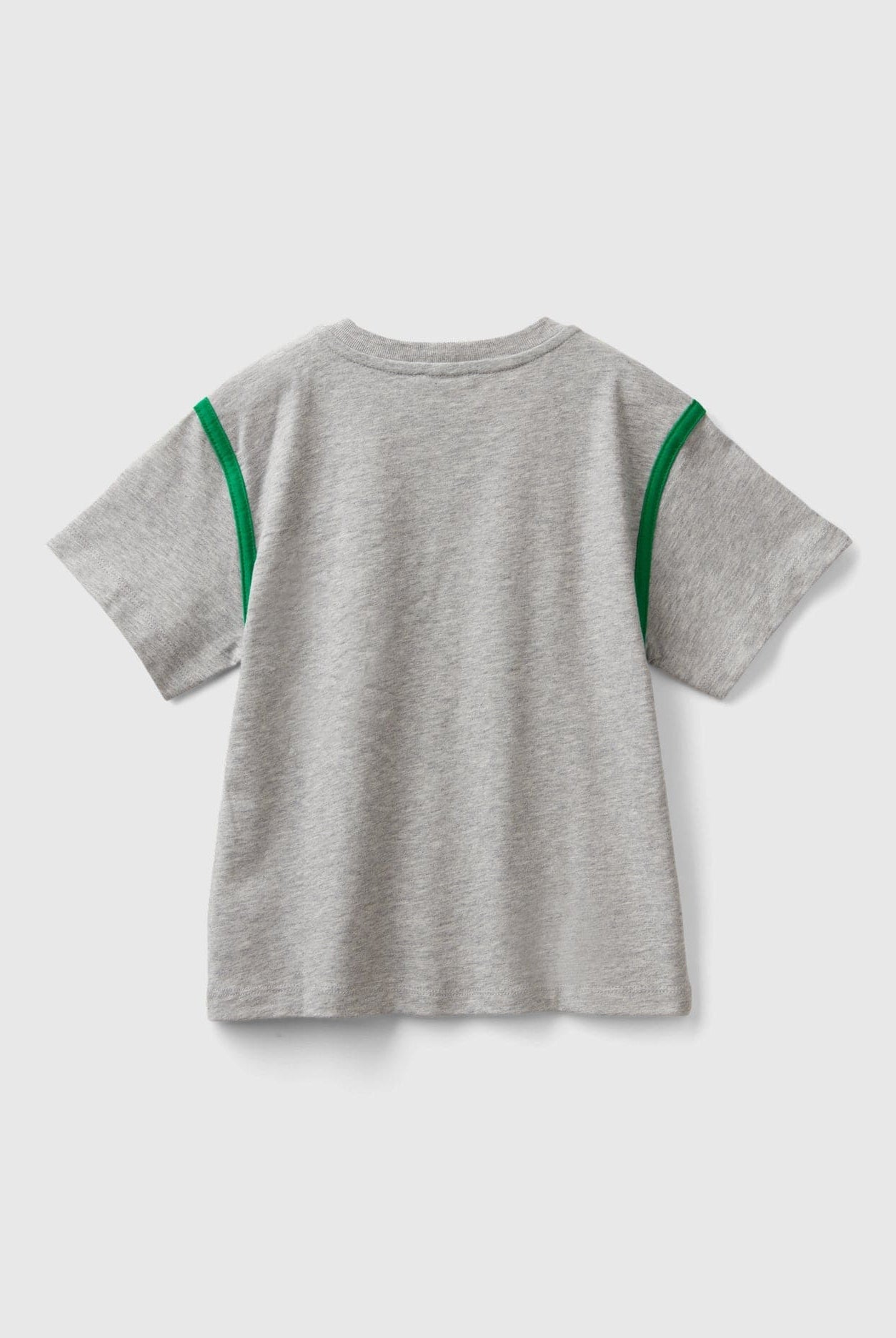 يونايتد كولورز اوف بينيتون تي شيرت اولادي بأكمام قصيرة بياقة دائرية وطباعة شعار جرافيتي