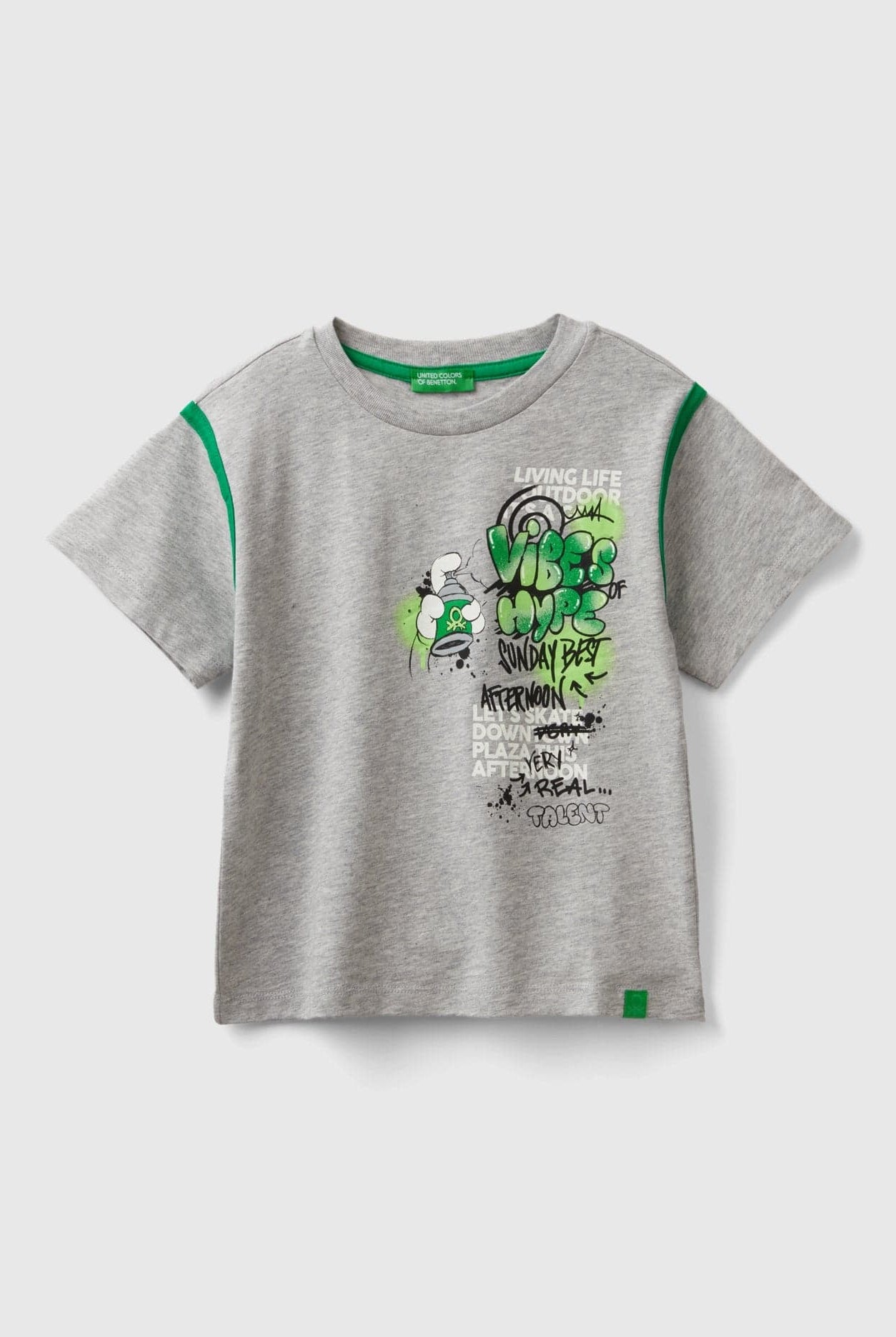 يونايتد كولورز اوف بينيتون تي شيرت اولادي بأكمام قصيرة بياقة دائرية وطباعة شعار جرافيتي