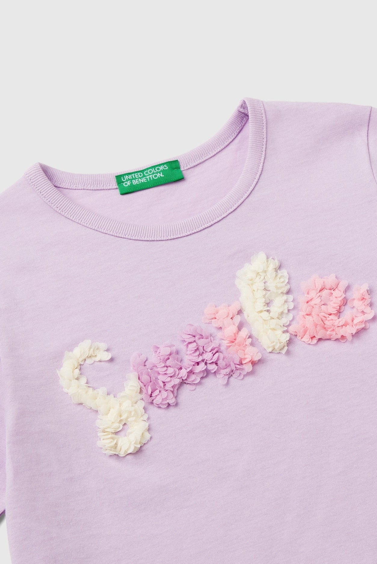 يونايتد كولورز اوف بينيتون تي شيرت بناتي بأكمام طويلة وياقة دائرية بزخارف بشكل بتلات الزهور