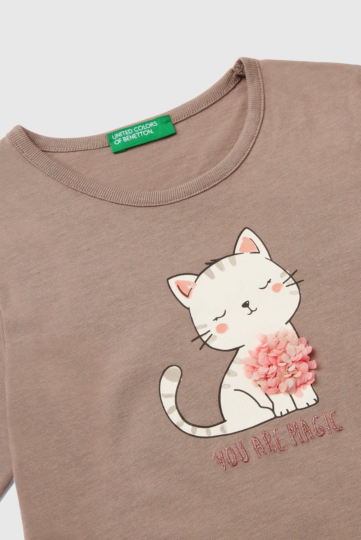 يونايتد كولورز اوف بينيتون تي شيرت بناتي بأكمام طويلة وياقة دائرية بزخارف بشكل بتلات الزهور