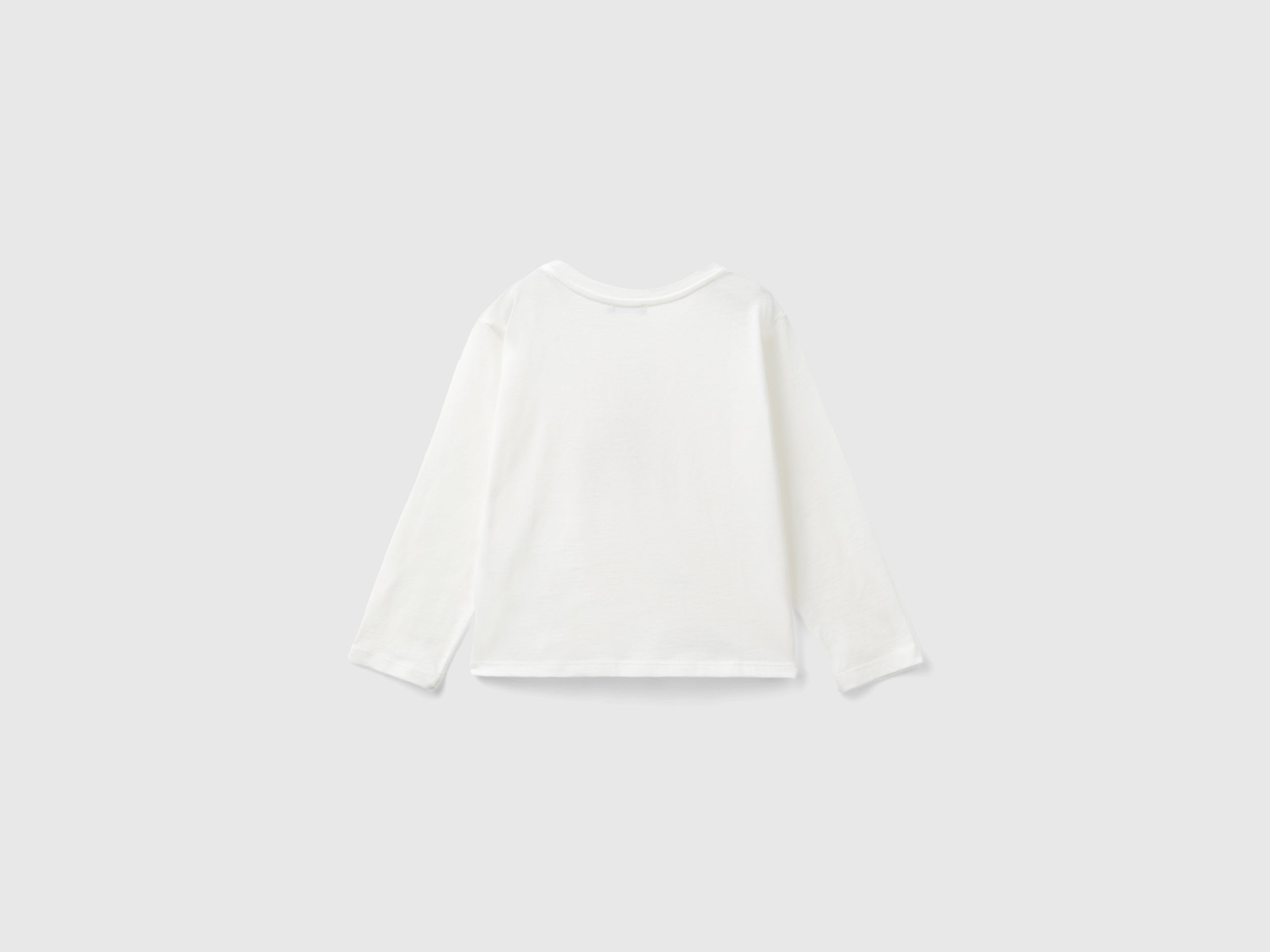 يونايتد كولورز اوف بينيتون تي شيرت بناتي بأكمام طويلة وياقة دائرية مزين بطباعة على الصدر