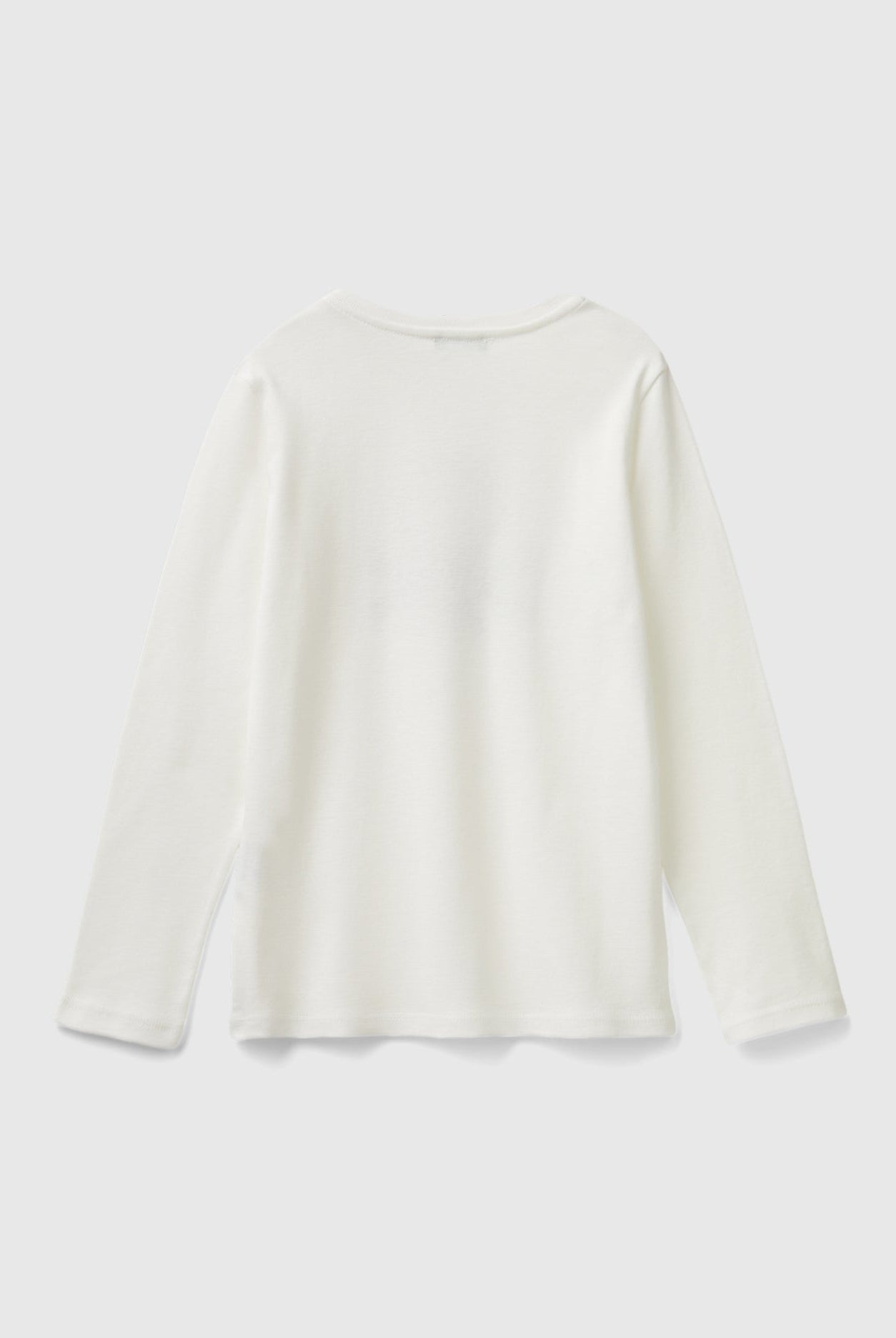 يونايتد كولورز اوف بينيتون تي شيرت بناتي بياقة دائرية كم طويل مع شعار على الصدر