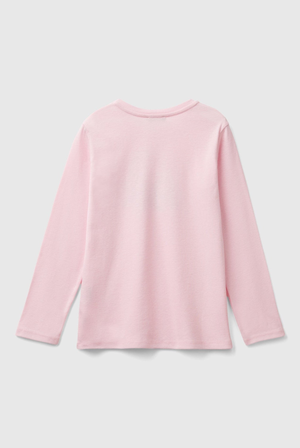 يونايتد كولورز اوف بينيتون تي شيرت بناتي بياقة دائرية كم طويل مع شعار على الصدر