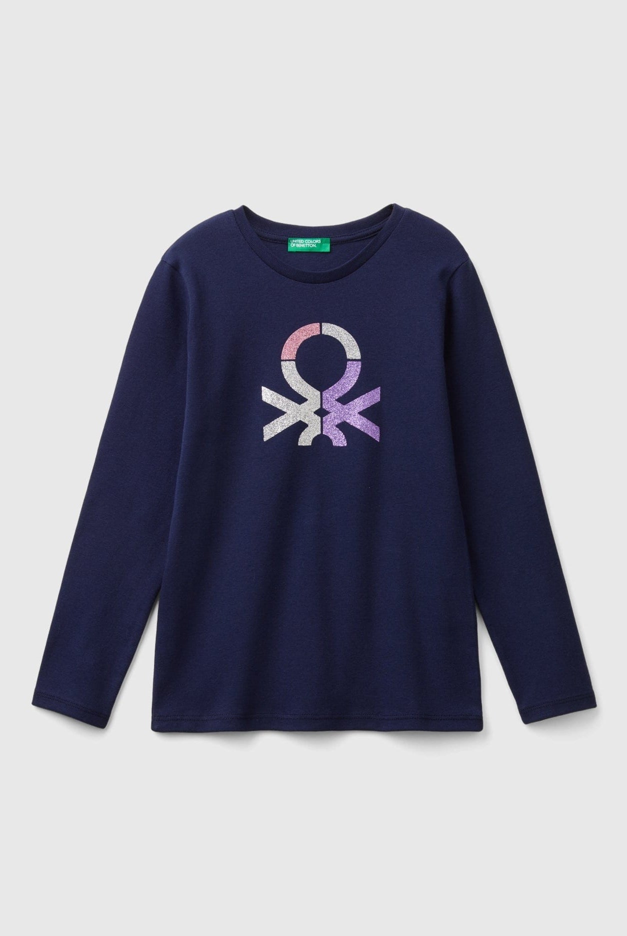 يونايتد كولورز اوف بينيتون تي شيرت بناتي بياقة دائرية كم طويل مع شعار على الصدر