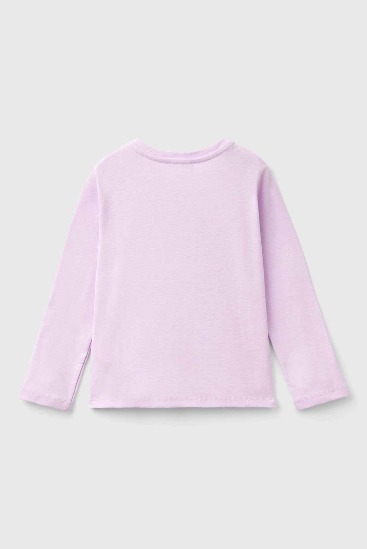 يونايتد كولورز اوف بينيتون تي شيرت بناتي بطباعة لامعة بأكمام طويلة وياقة دائرية