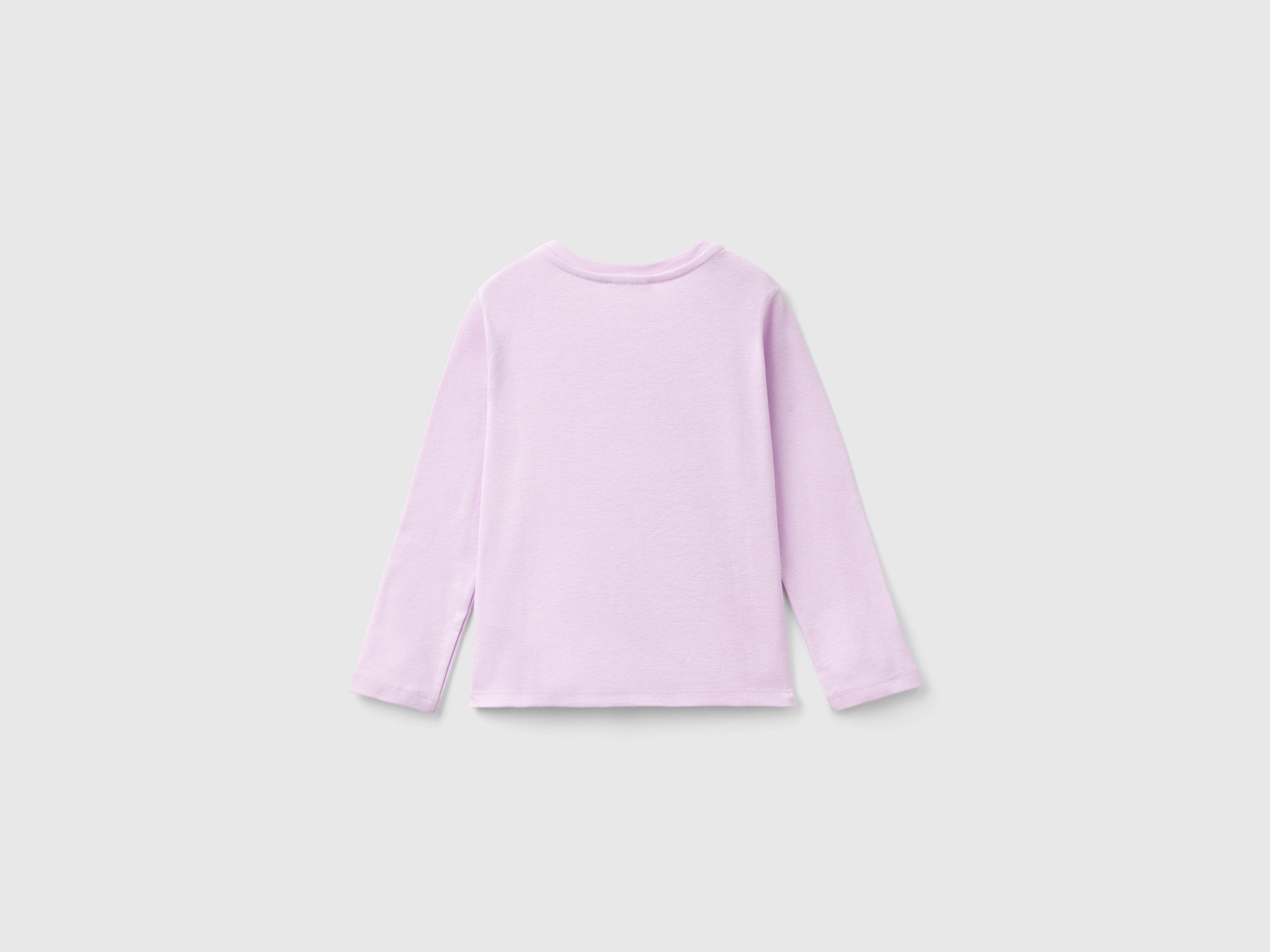 يونايتد كولورز اوف بينيتون تي شيرت بناتي بطباعة لامعة بأكمام طويلة وياقة دائرية