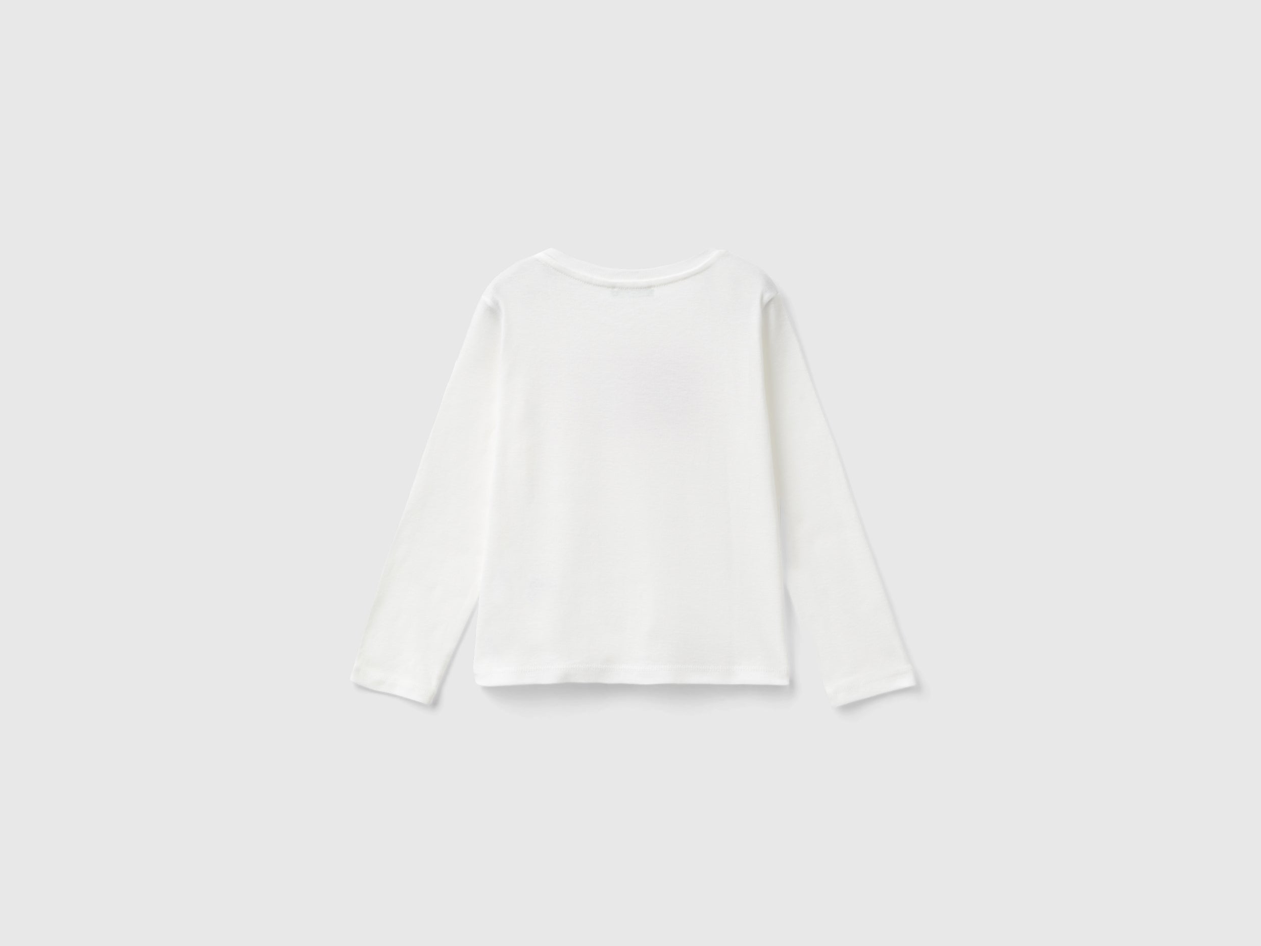 يونايتد كولورز اوف بينيتون تي شيرت بناتي بطباعة لامعة بأكمام طويلة وياقة دائرية