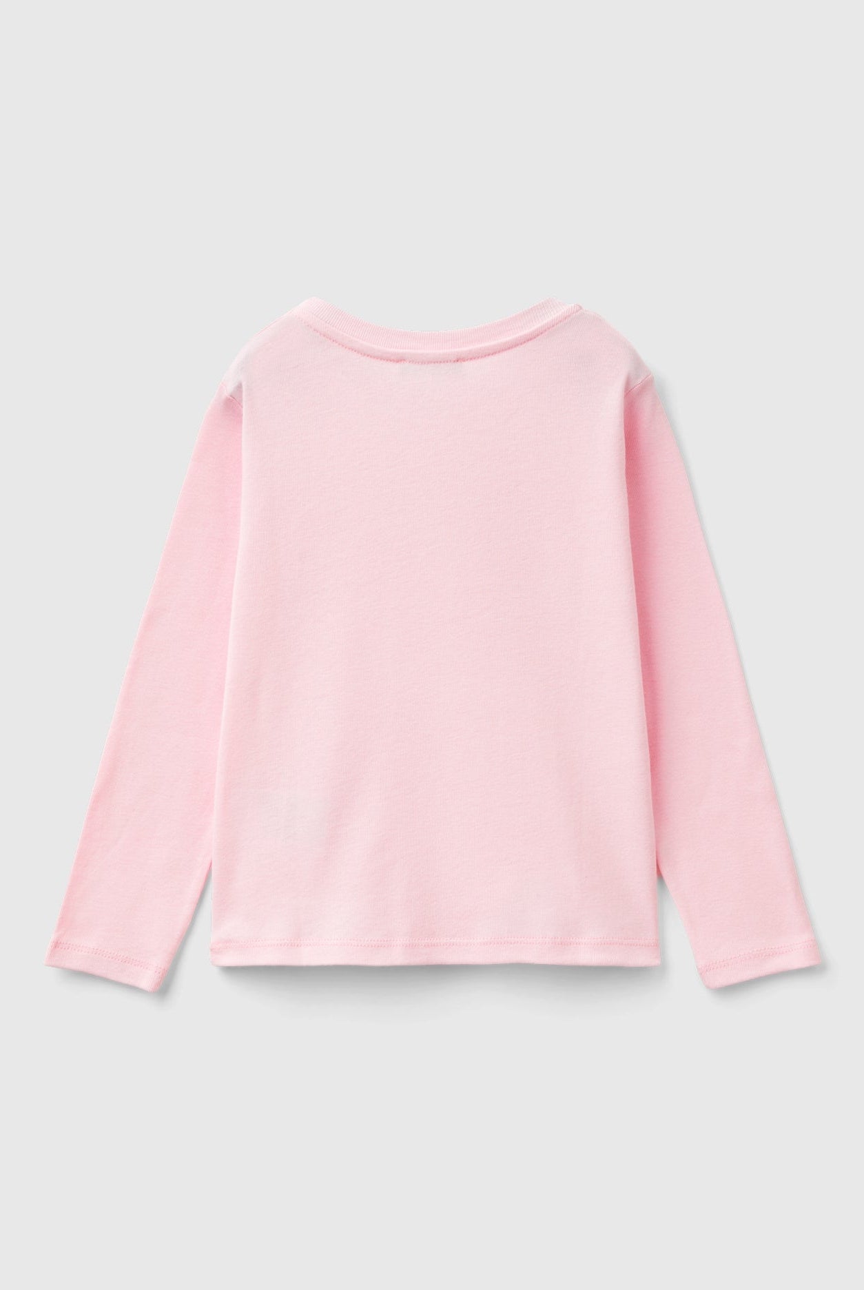 يونايتد كولورز اوف بينيتون تي شيرت بناتي بطباعة لامعة بأكمام طويلة وياقة دائرية