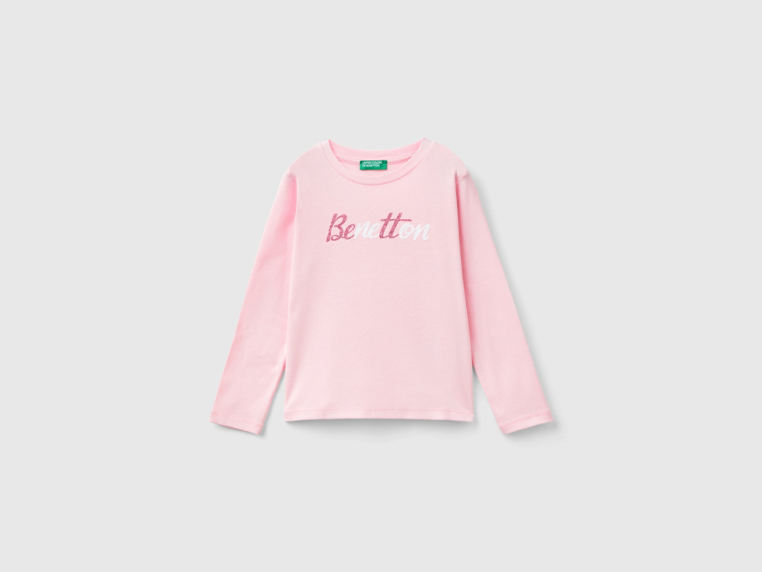 يونايتد كولورز اوف بينيتون تي شيرت بناتي بطباعة لامعة بأكمام طويلة وياقة دائرية