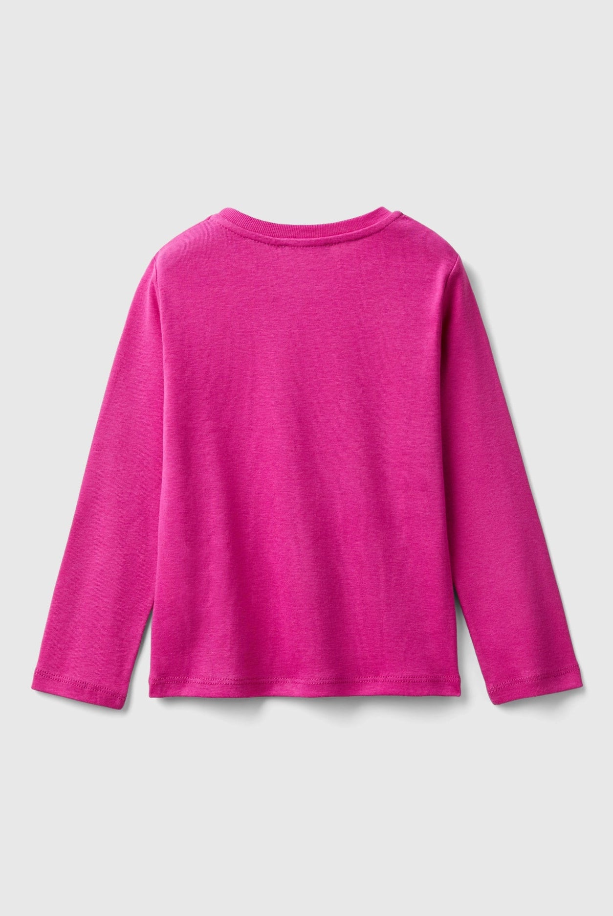 يونايتد كولورز اوف بينيتون تي شيرت بناتي بطباعة لامعة بأكمام طويلة وياقة دائرية