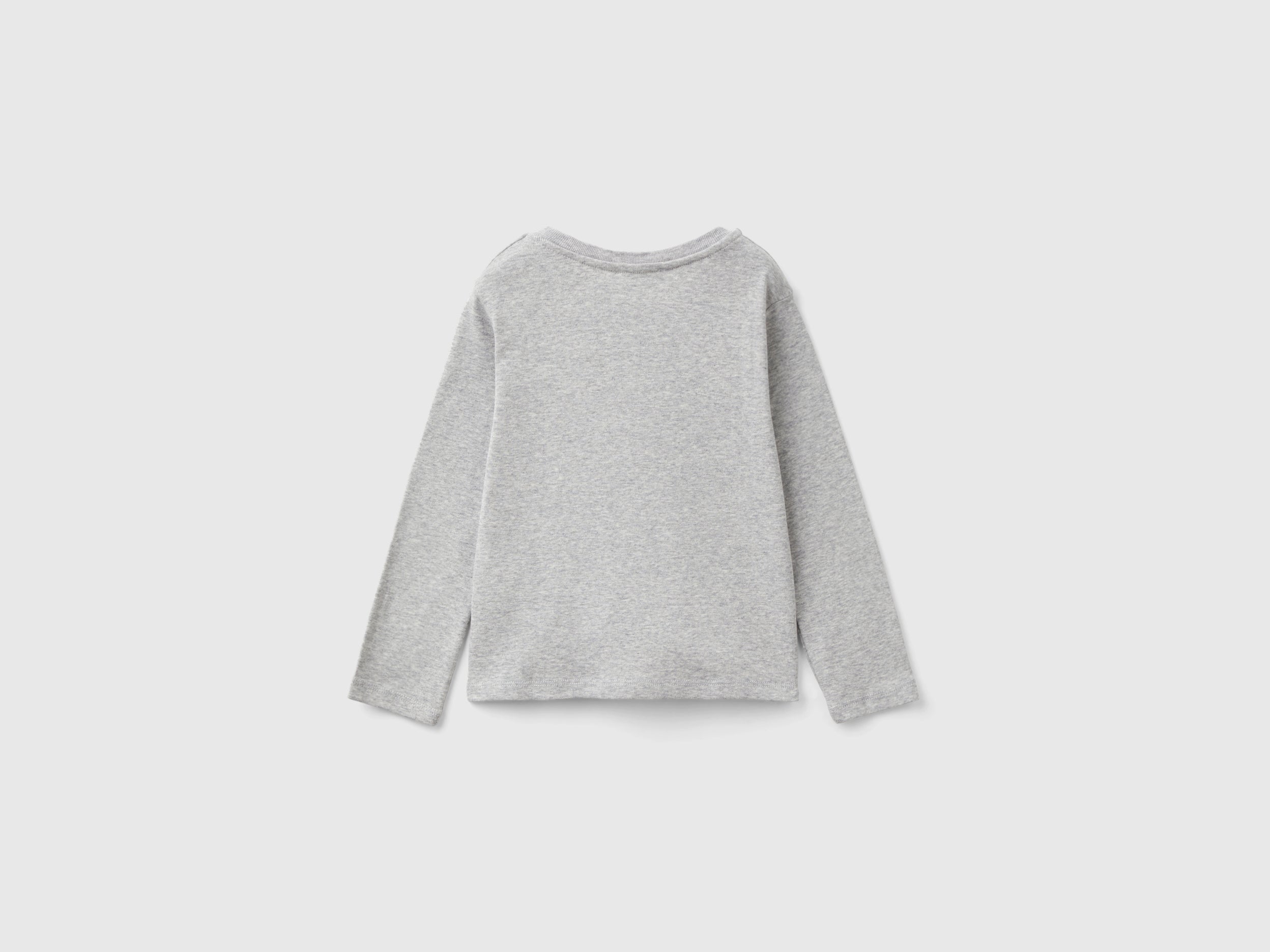 يونايتد كولورز اوف بينيتون تي شيرت بناتي بطباعة لامعة بأكمام طويلة وياقة دائرية