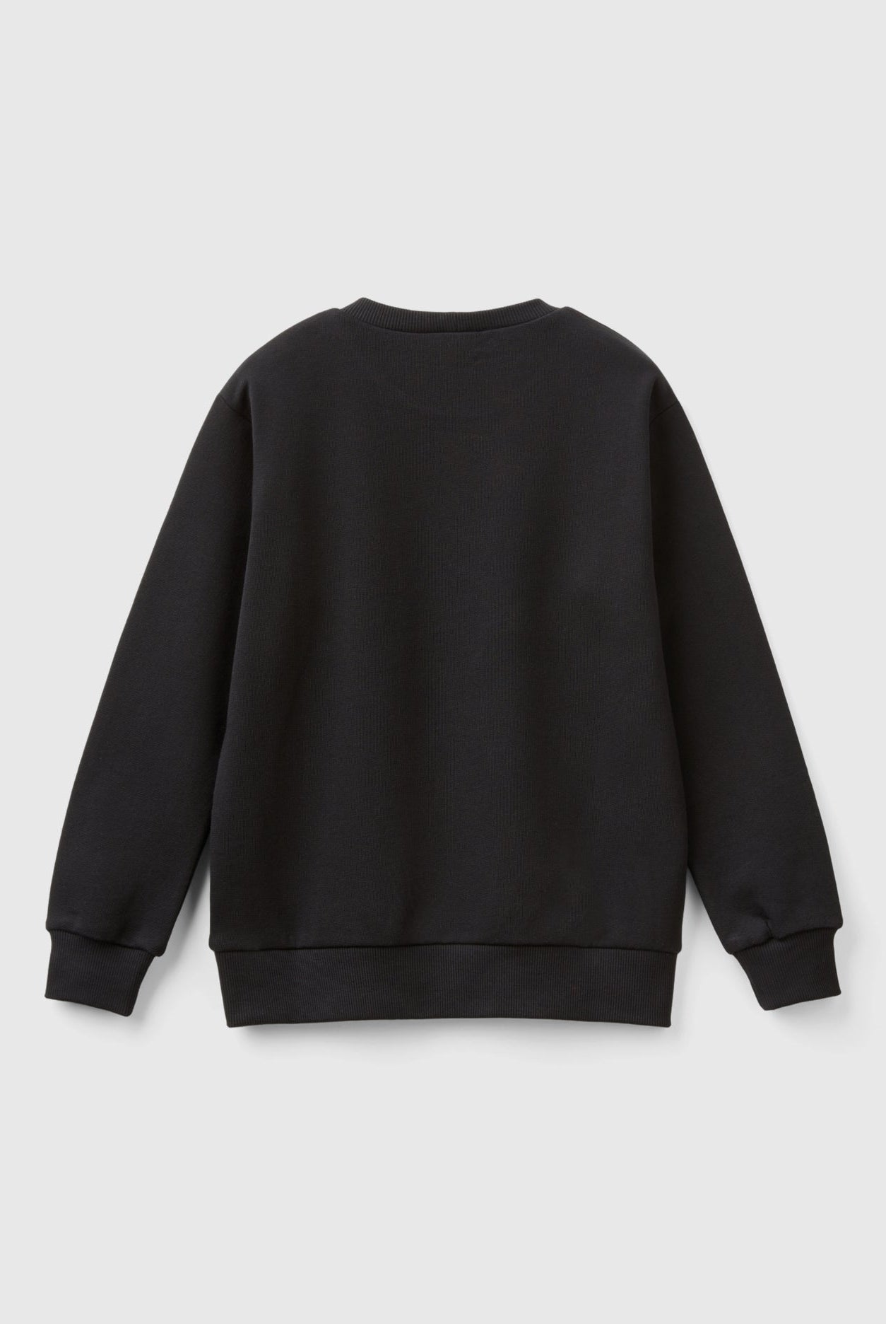 يونايتد كولورز اوف بينيتون سويت شيرت اولادي طويل الأكمام ذات ياقة دائرية مع رسمة بنيتون