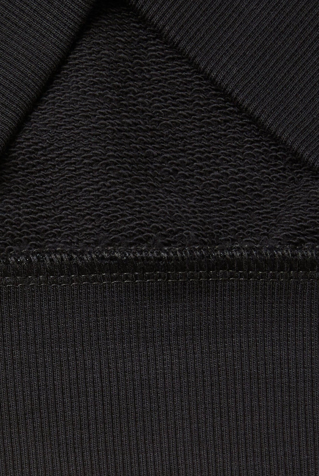 يونايتد كولورز اوف بينيتون سويت شيرت اولادي طويل الأكمام ذات ياقة دائرية مع رسمة بنيتون