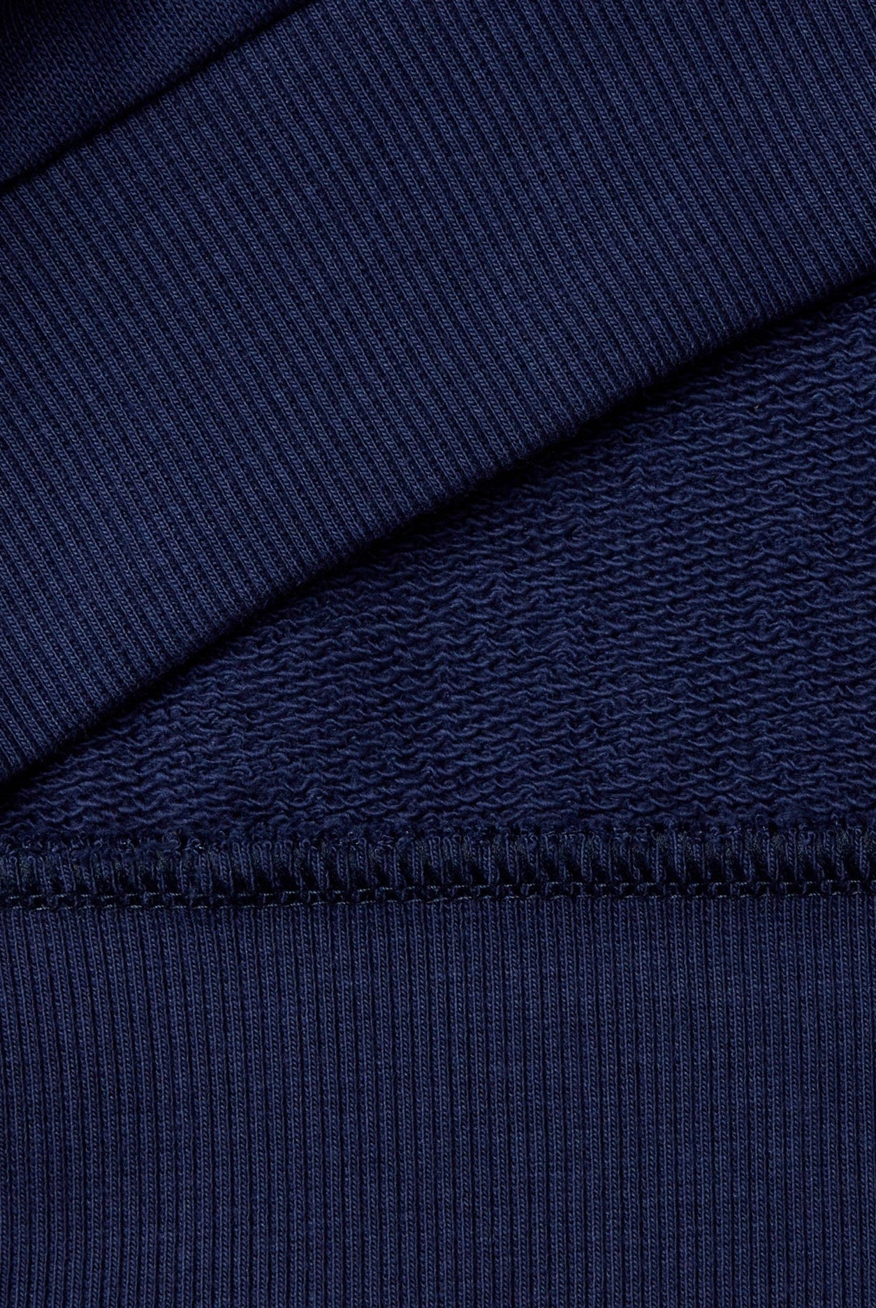 يونايتد كولورز اوف بينيتون سويت شيرت اولادي طويل الأكمام ذات ياقة دائرية مع رسمة بنيتون