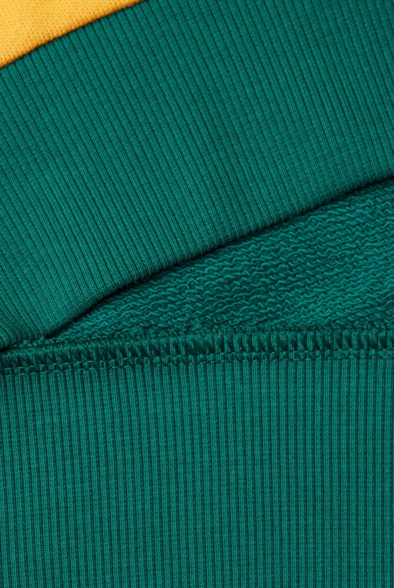 يونايتد كولورز اوف بينيتون سويت شيرت اولادي طويل الأكمام ذات ياقة دائرية مع رسمة بنيتون