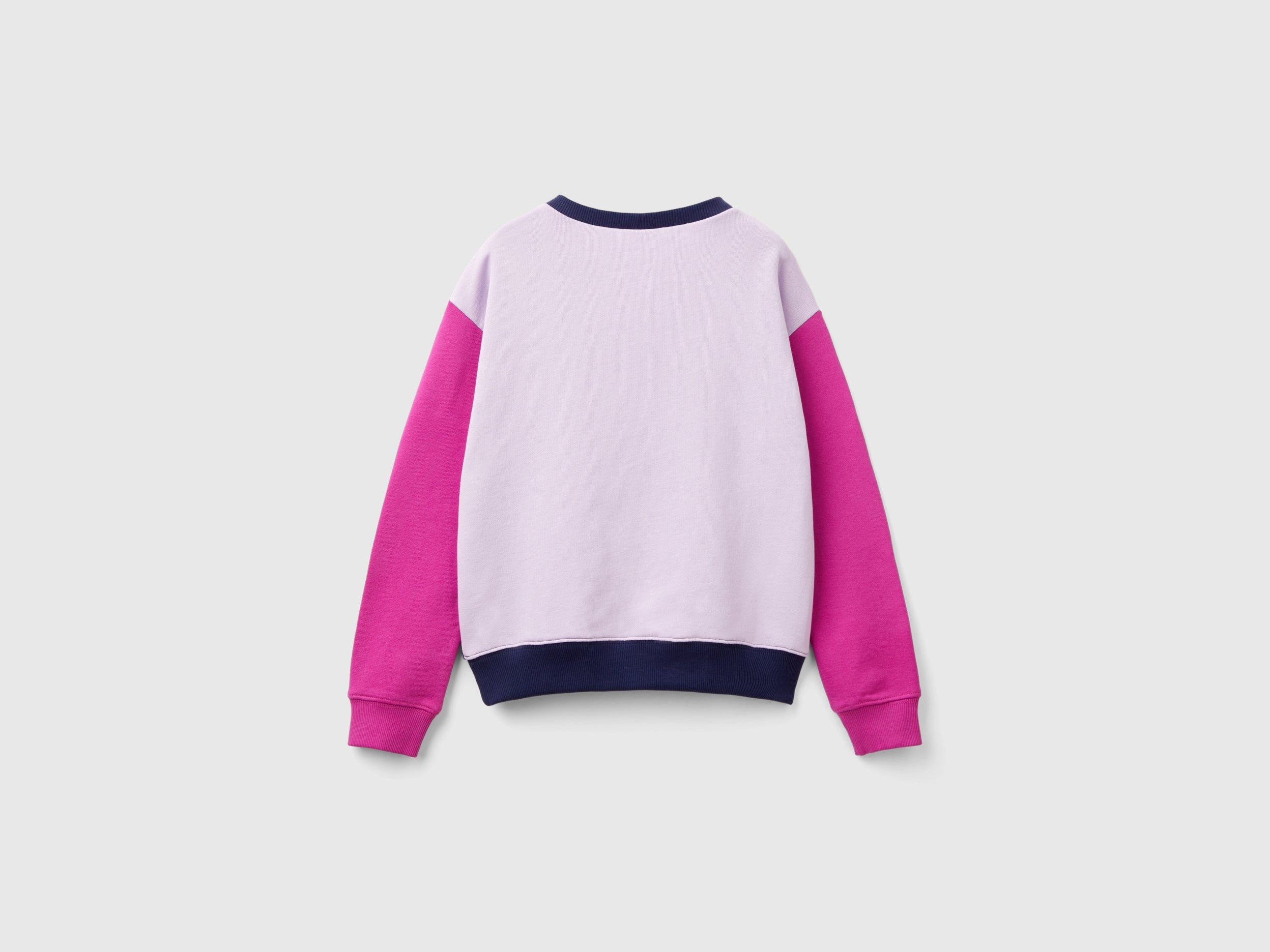 يونايتد كولورز اوف بينيتون سويت شيرت بناتي بأكمام طويلة وياقة دائرية مع شعار على الصدر