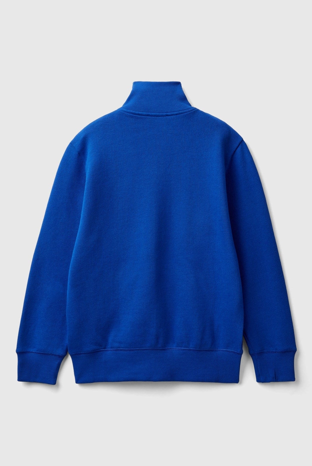 يونايتد كولورز اوف بينيتون سويت شيرت اولادي بسحاب بياقة عالية وجيوب أمامية مع شعار مطرز على الصدر