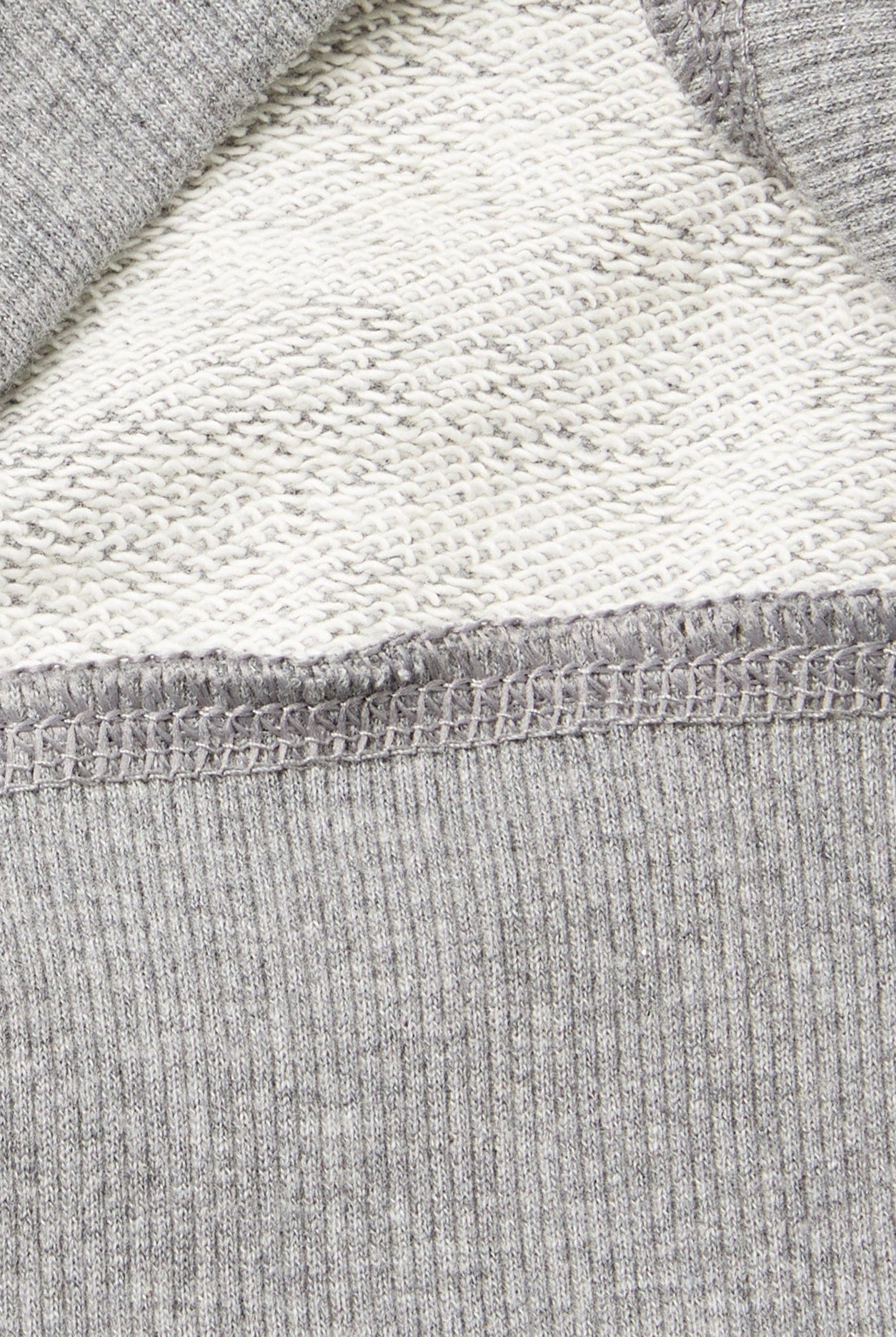 يونايتد كولورز اوف بينيتون سويت شيرت اولادي بسحاب بياقة عالية وجيوب أمامية مع شعار مطرز على الصدر