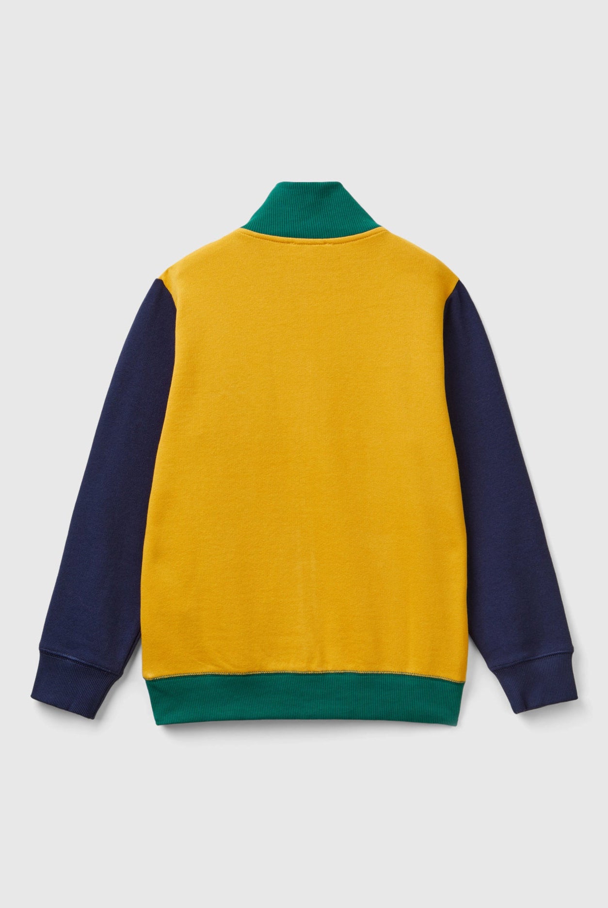 يونايتد كولورز اوف بينيتون سويت شيرت اولادي بسحاب بياقة عالية وجيوب أمامية مع شعار مطرز على الصدر