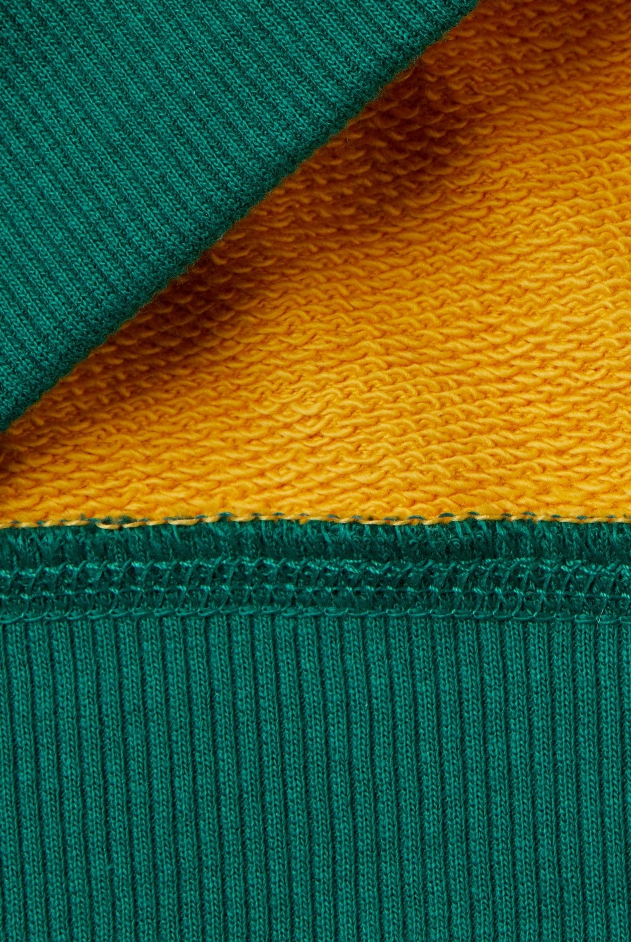 يونايتد كولورز اوف بينيتون سويت شيرت اولادي بسحاب بياقة عالية وجيوب أمامية مع شعار مطرز على الصدر