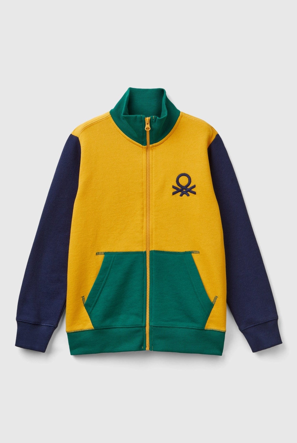 يونايتد كولورز اوف بينيتون سويت شيرت اولادي بسحاب بياقة عالية وجيوب أمامية مع شعار مطرز على الصدر