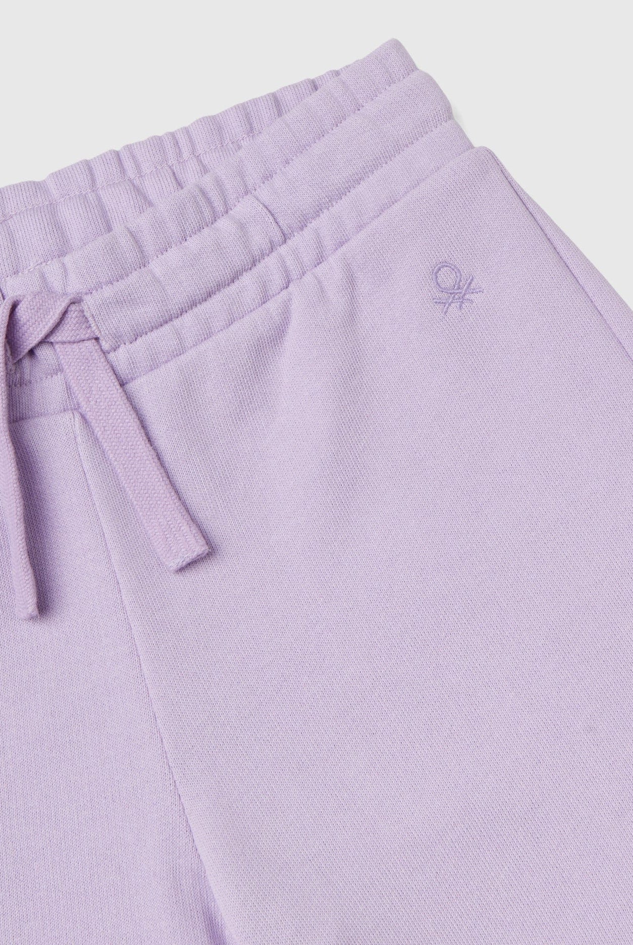 يونايتد كولورز اوف بينيتون بنطلون رياضي بناتي مع حبل رباط على الخصر وشعار عالجنب