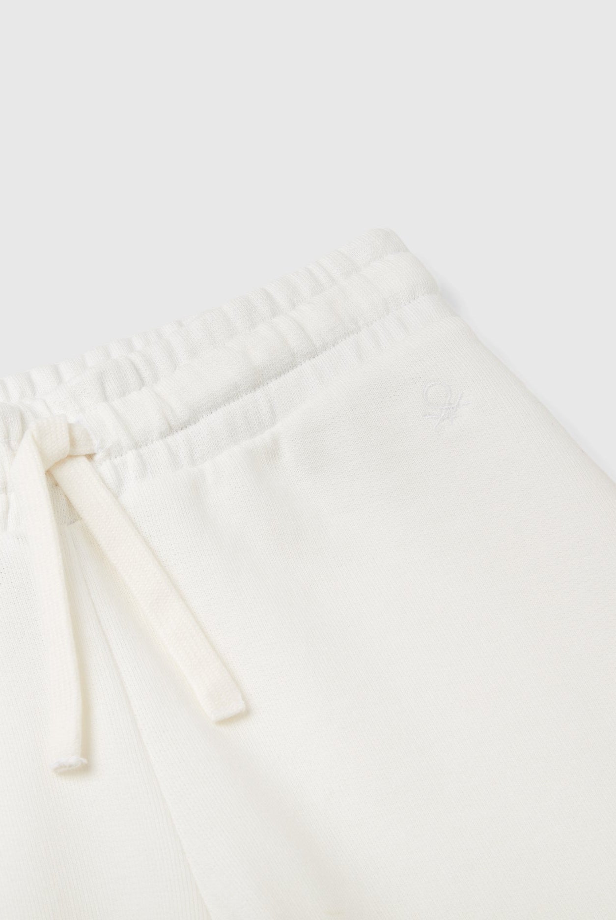 يونايتد كولورز اوف بينيتون بنطلون رياضي بناتي مع حبل رباط على الخصر وشعار عالجنب