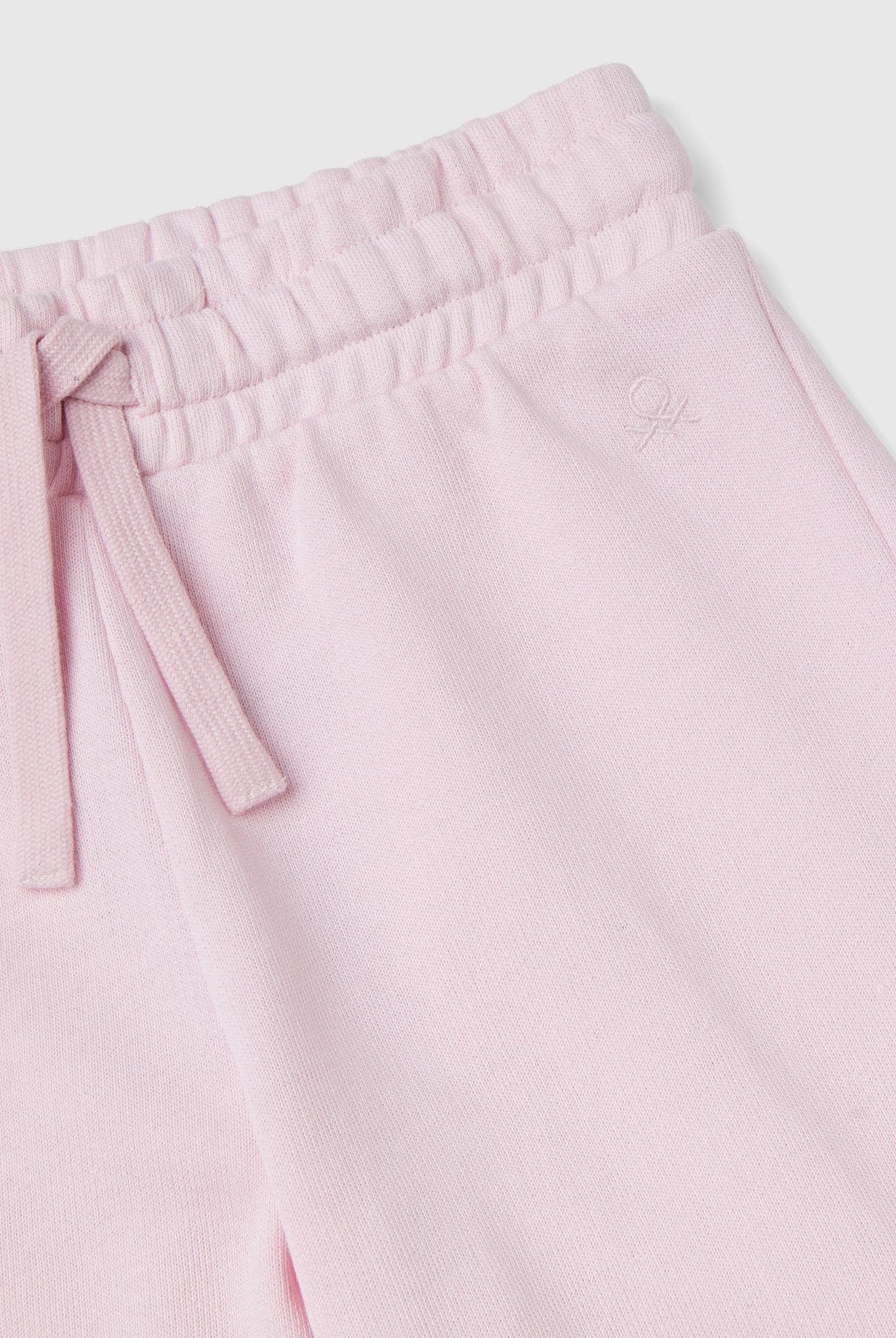 يونايتد كولورز اوف بينيتون بنطلون رياضي بناتي مع حبل رباط على الخصر وشعار عالجنب