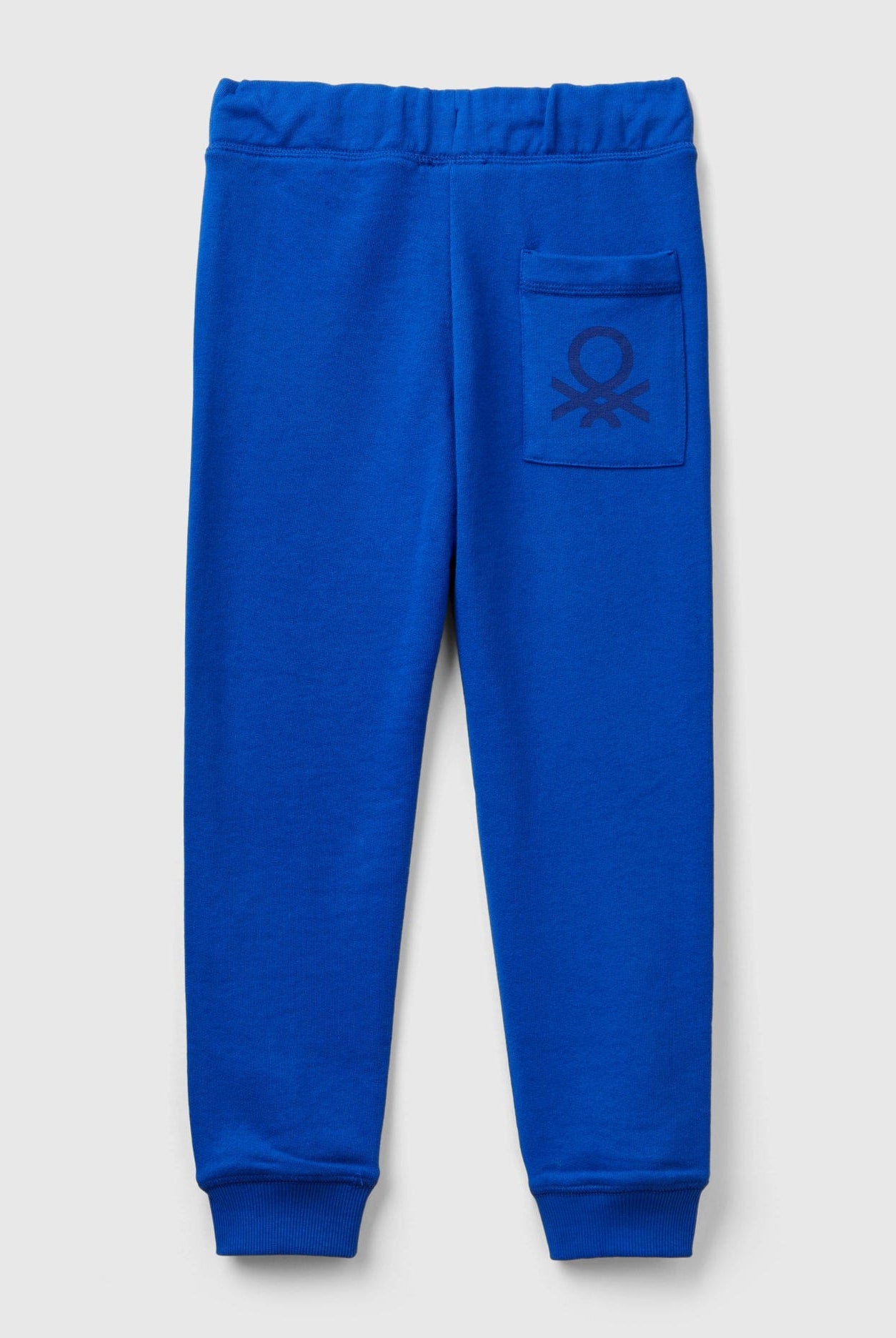 يونايتد كولورز اوف بينيتون بنطلون رياضي ولادي مع شعار مطبوع رياضي