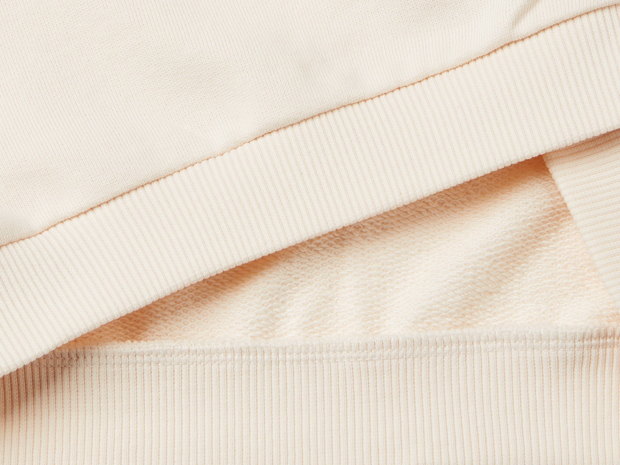 يونايتد كولورز اوف بينيتون سويت شيرت بناتي بأكمام طويلة بياقة دائرية مع تطريز مزين على الصدر